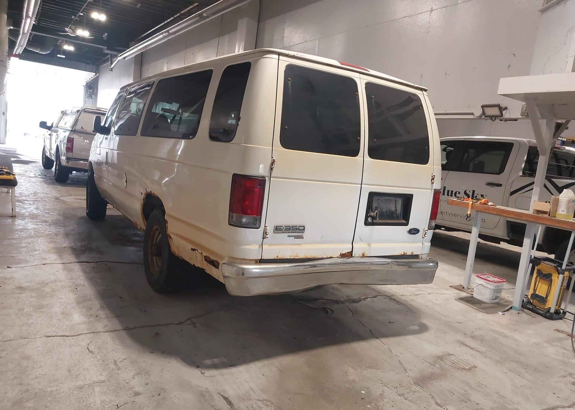 2007 FORD E-350 SUPER DUTY XL