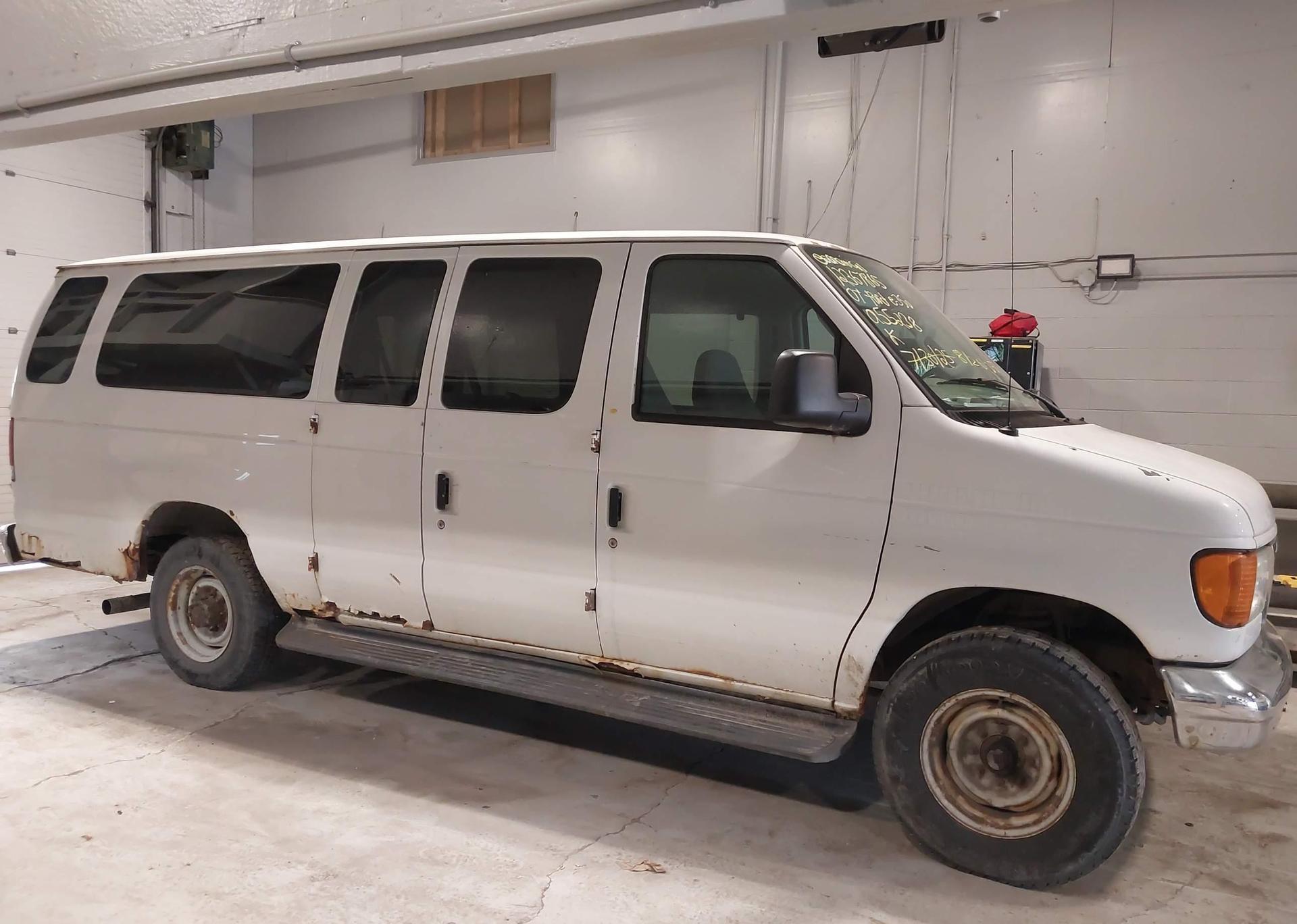 2007 FORD E-350 SUPER DUTY XL