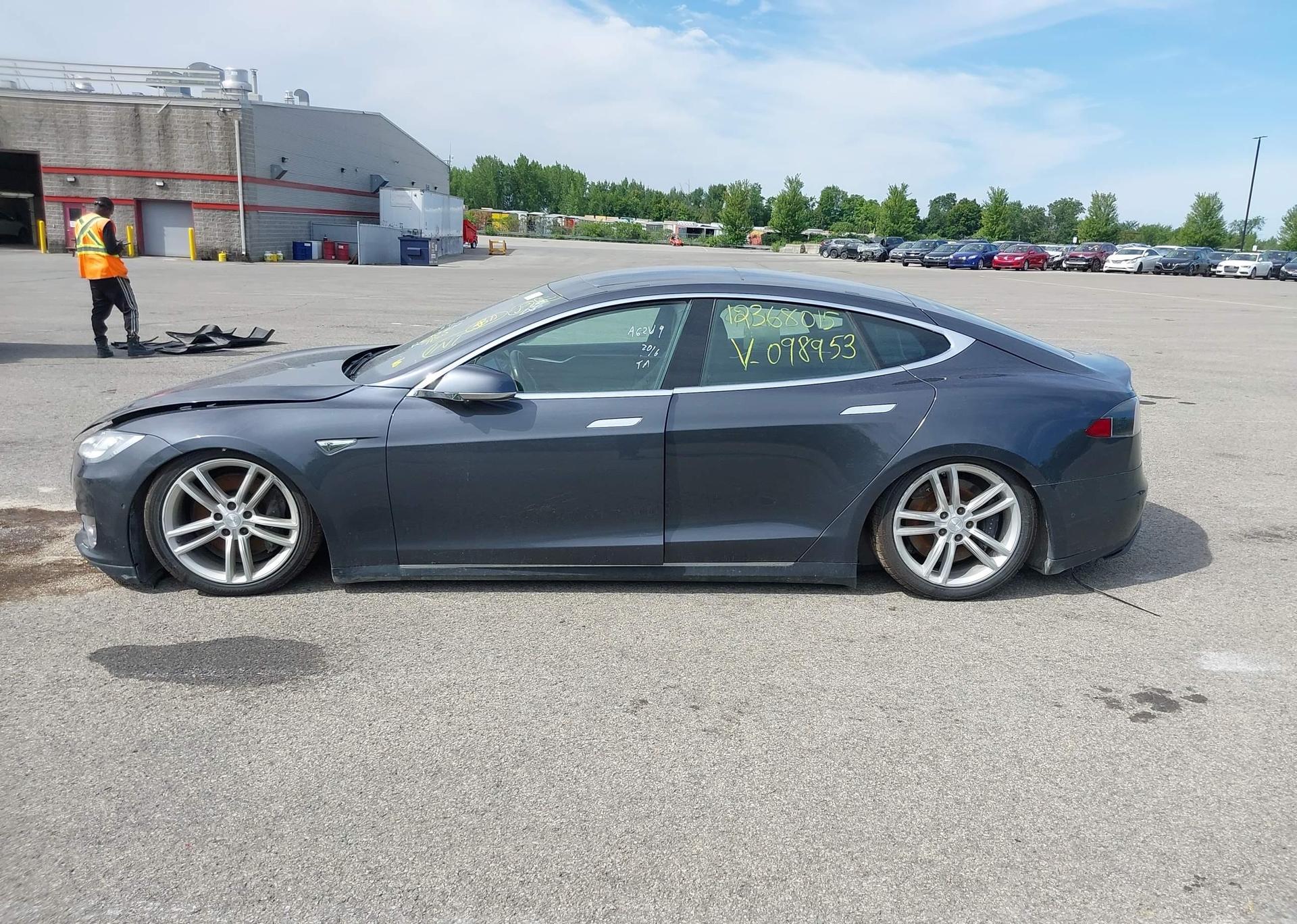 2015 TESLA Model S 85D
