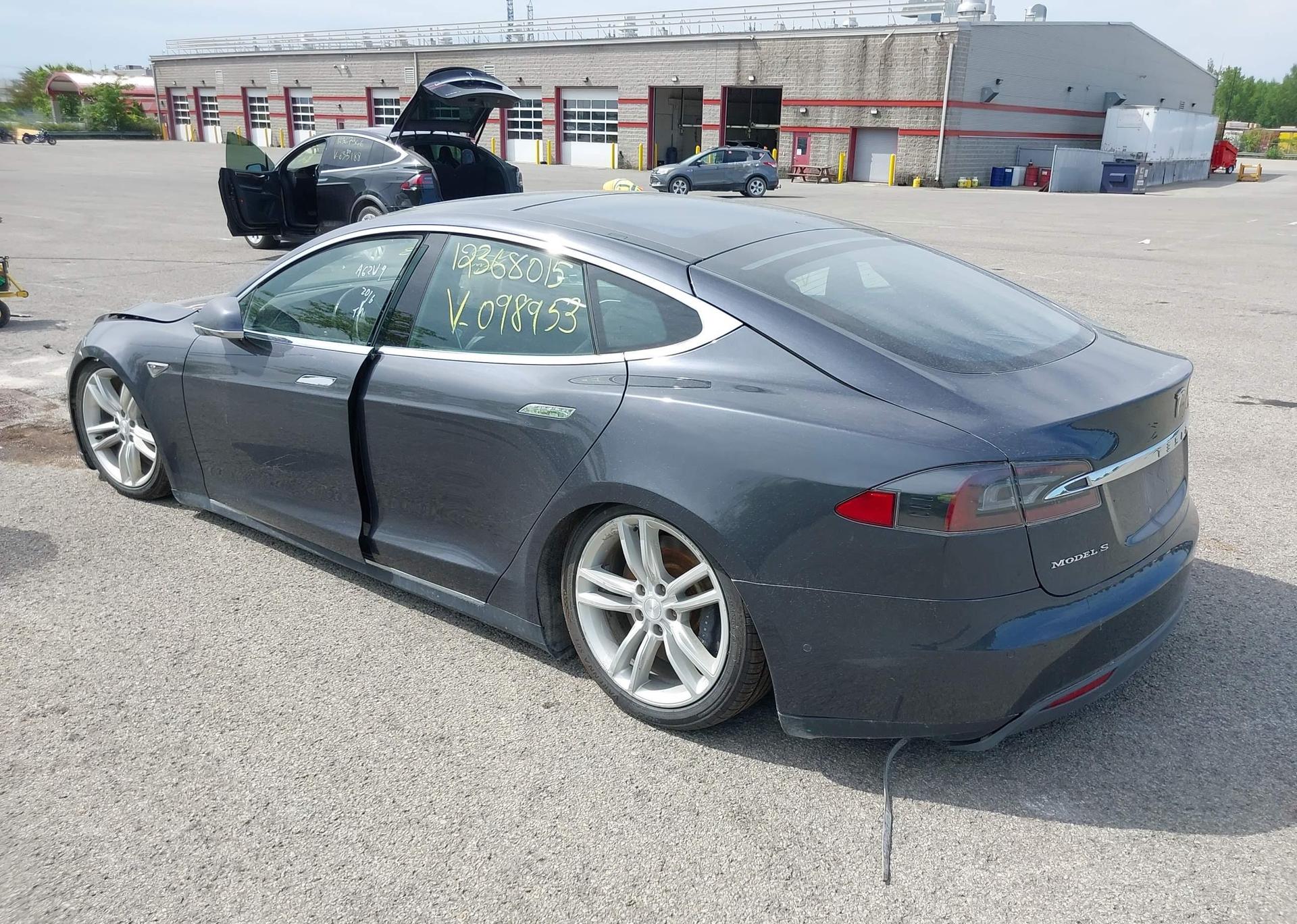 2015 TESLA Model S 85D