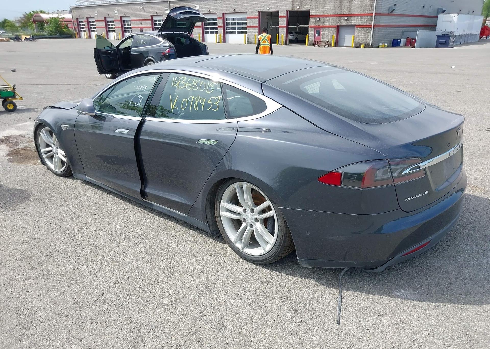 2015 TESLA Model S 85D