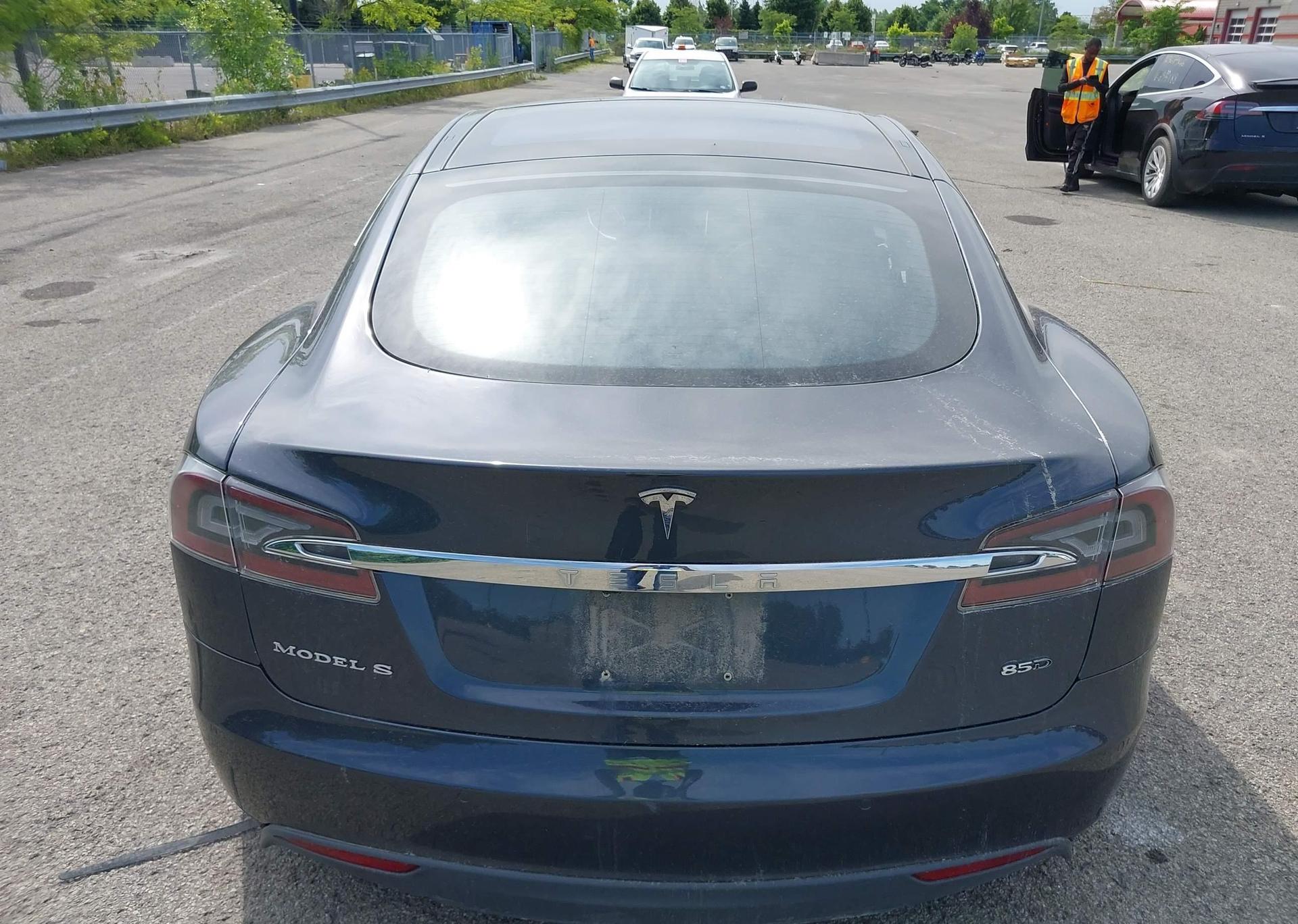 2015 TESLA Model S 85D