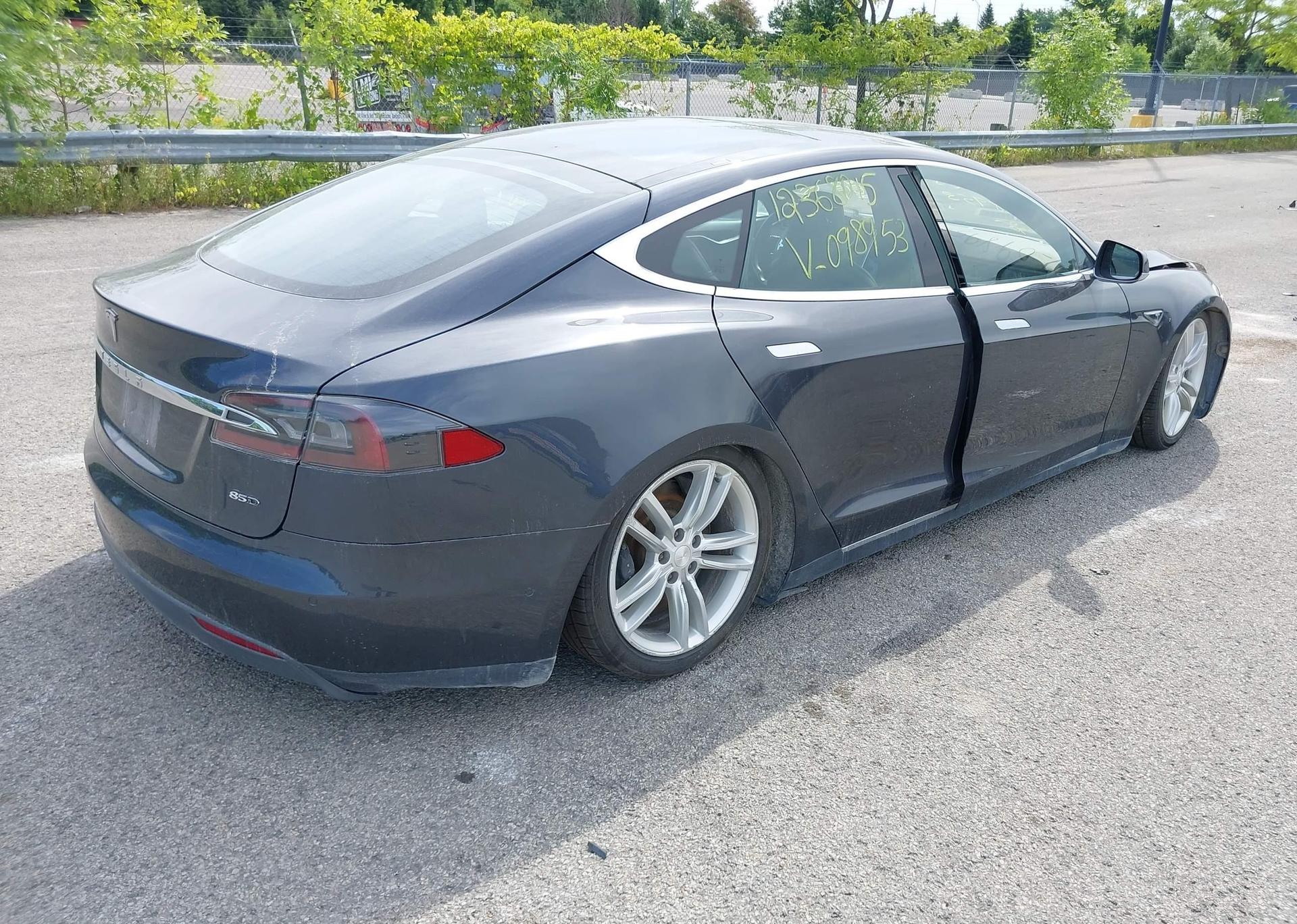 2015 TESLA Model S 85D