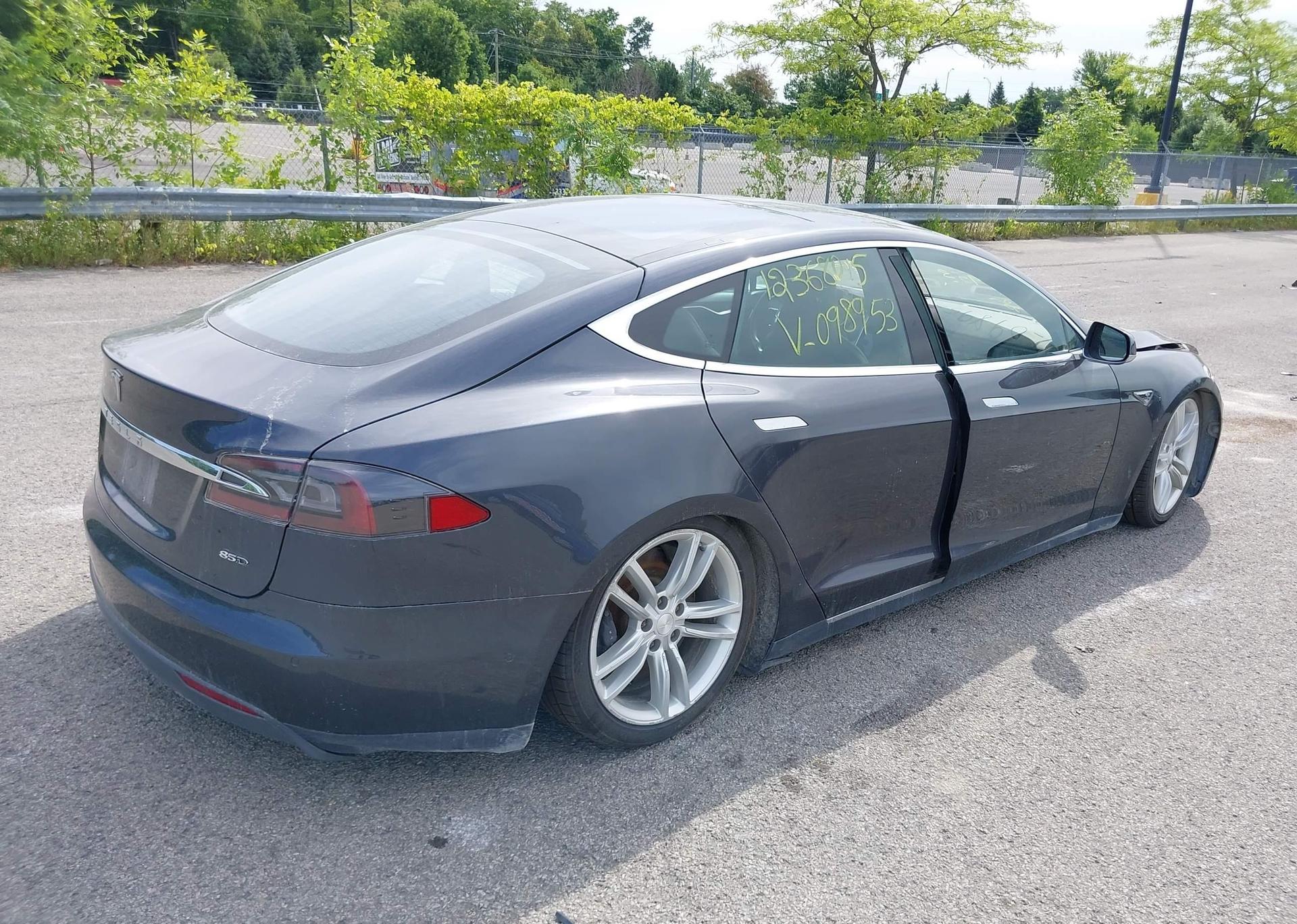 2015 TESLA Model S 85D