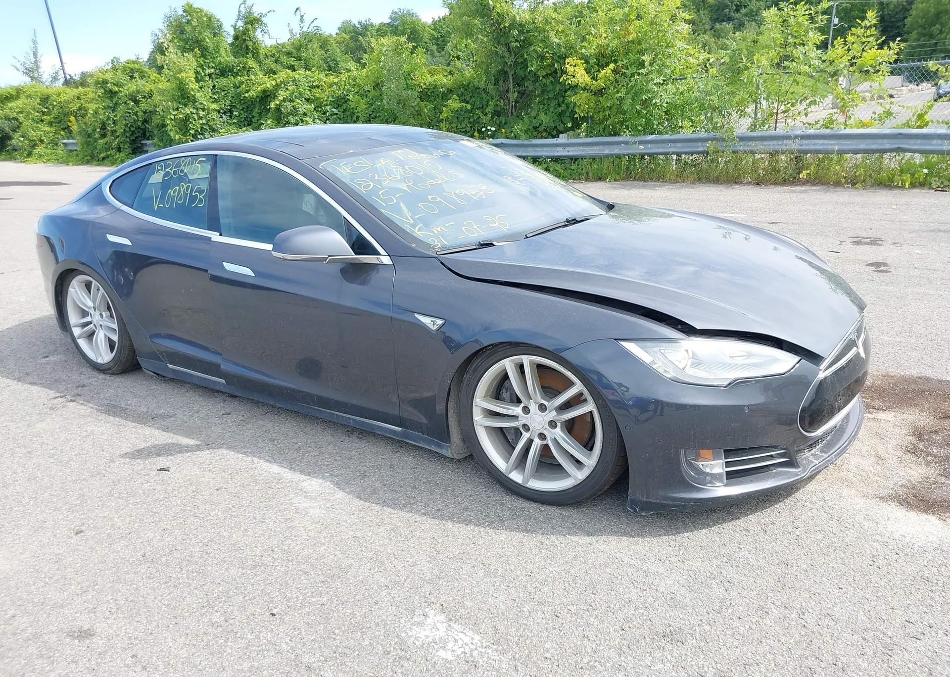 2015 TESLA Model S 85D