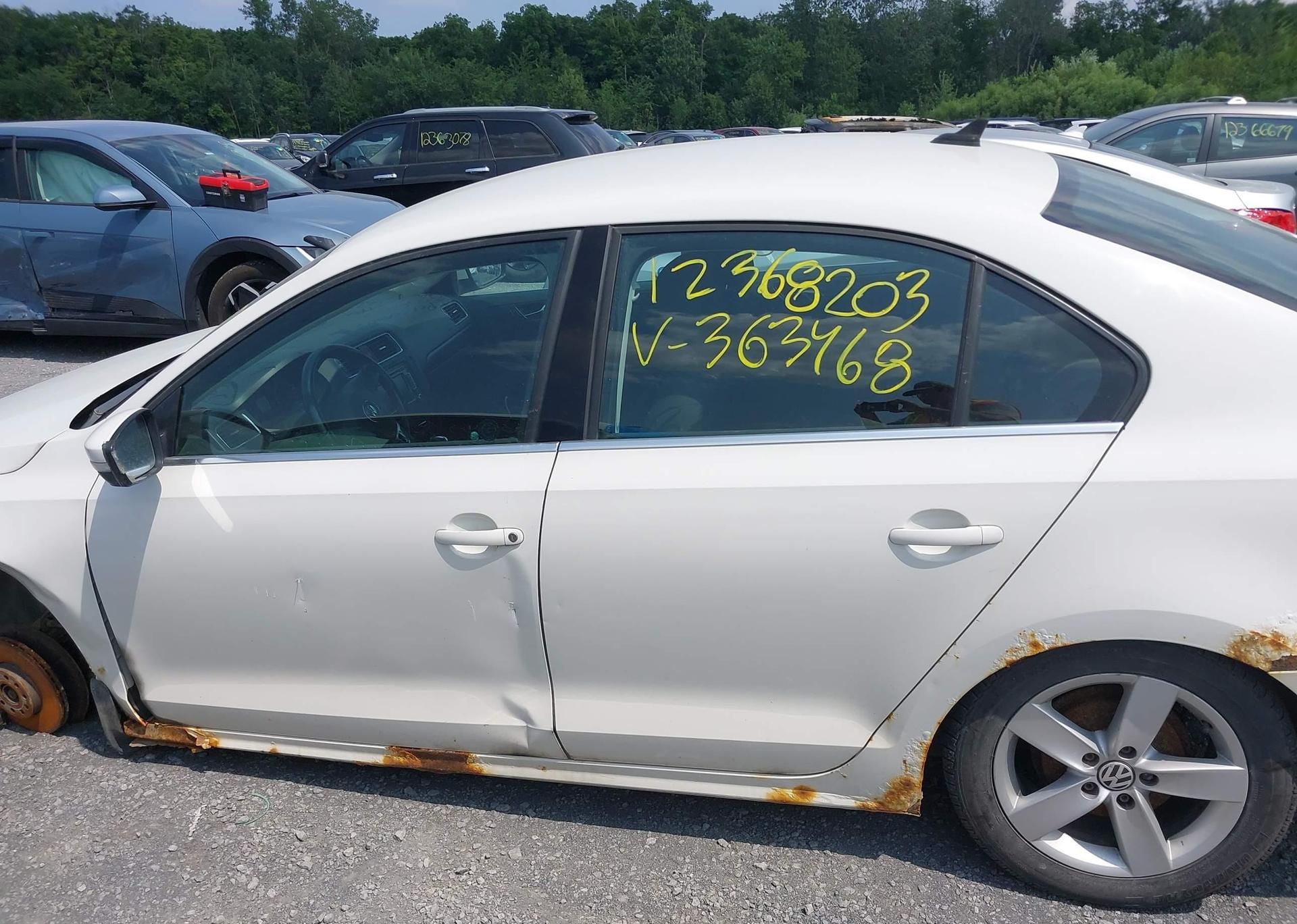 2011 VOLKSWAGEN JETTA SE