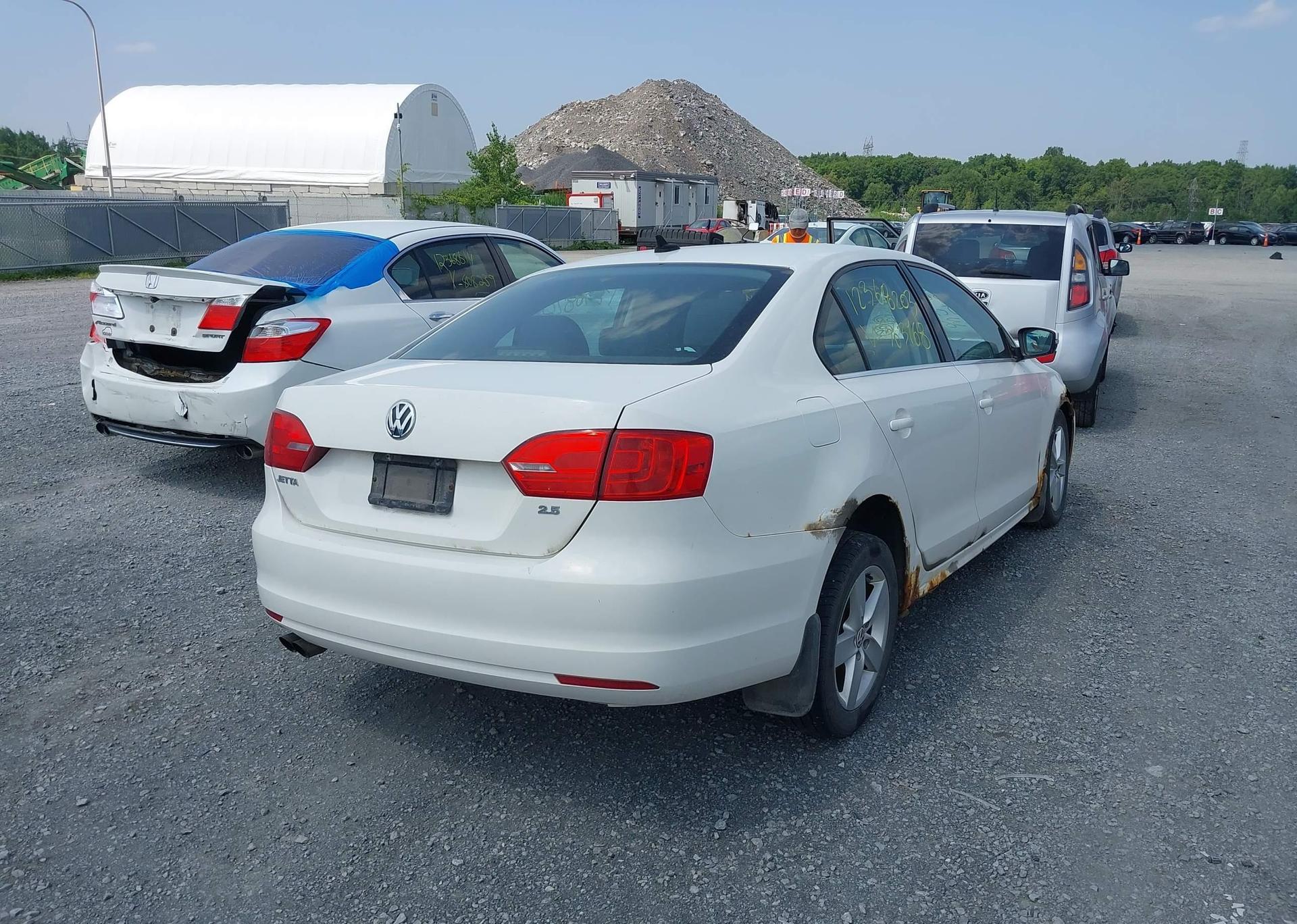 2011 VOLKSWAGEN JETTA SE