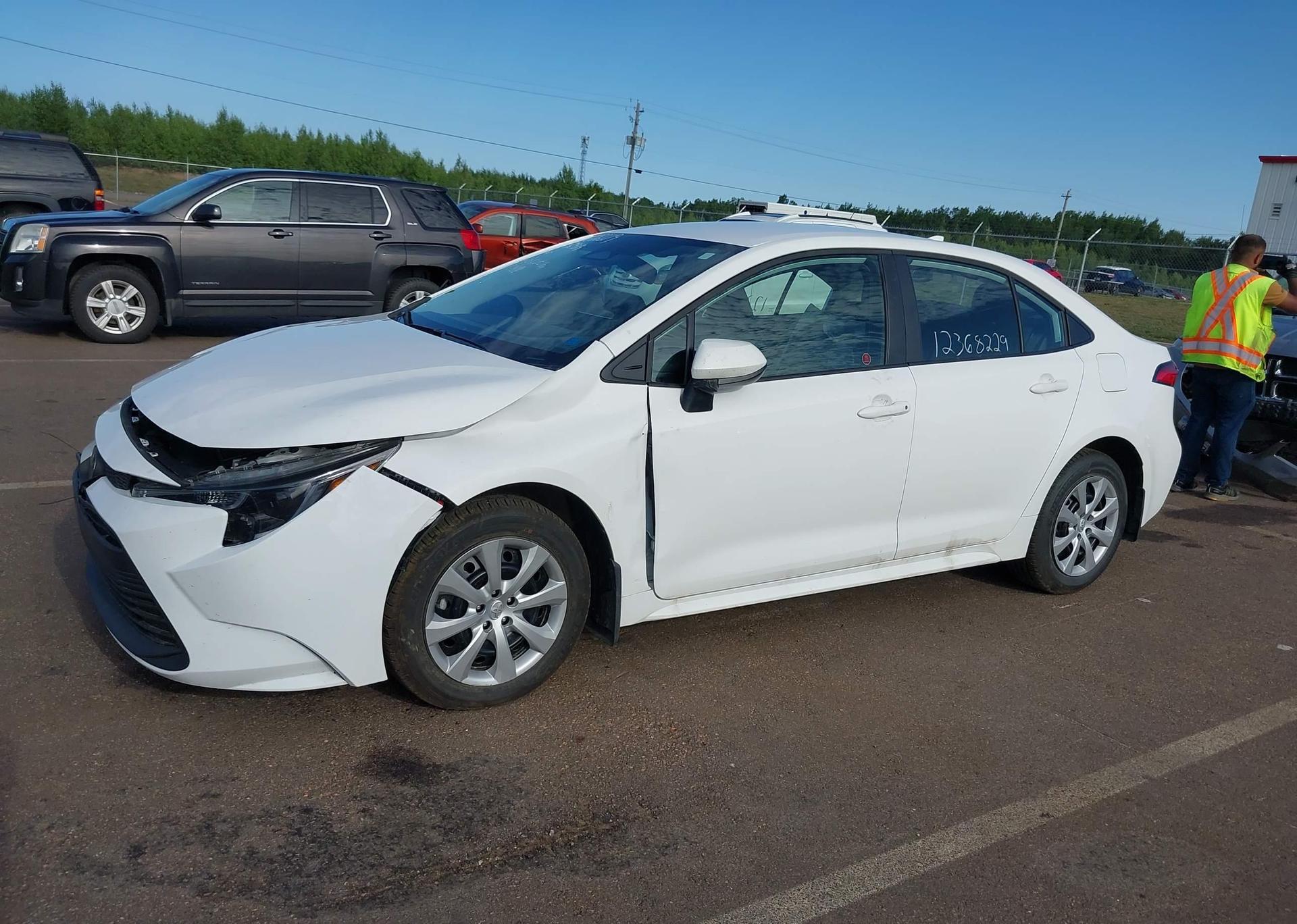 2025 TOYOTA COROLLA LE