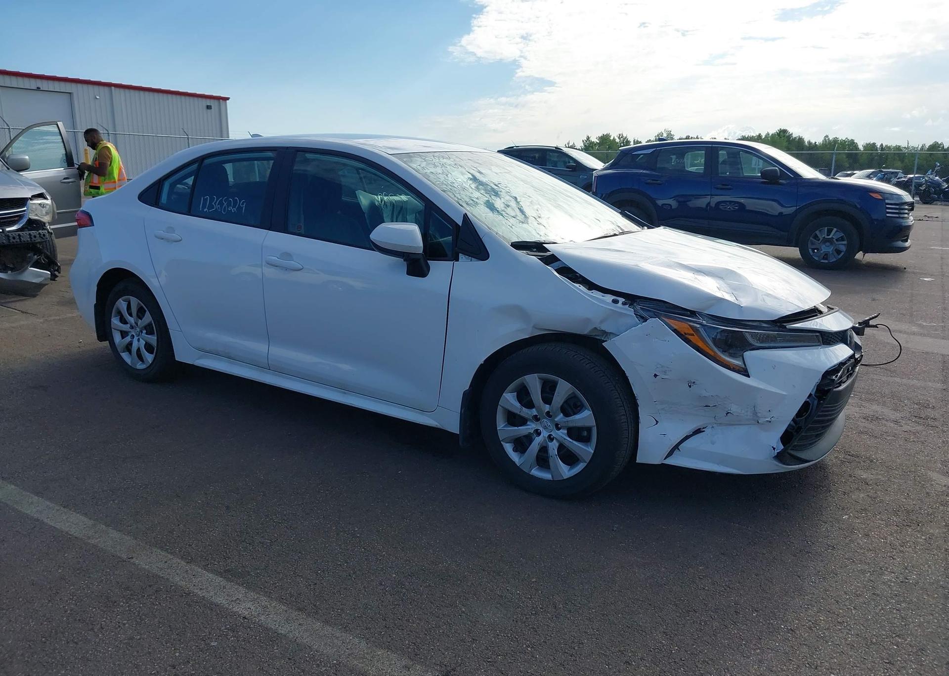 2025 TOYOTA COROLLA LE