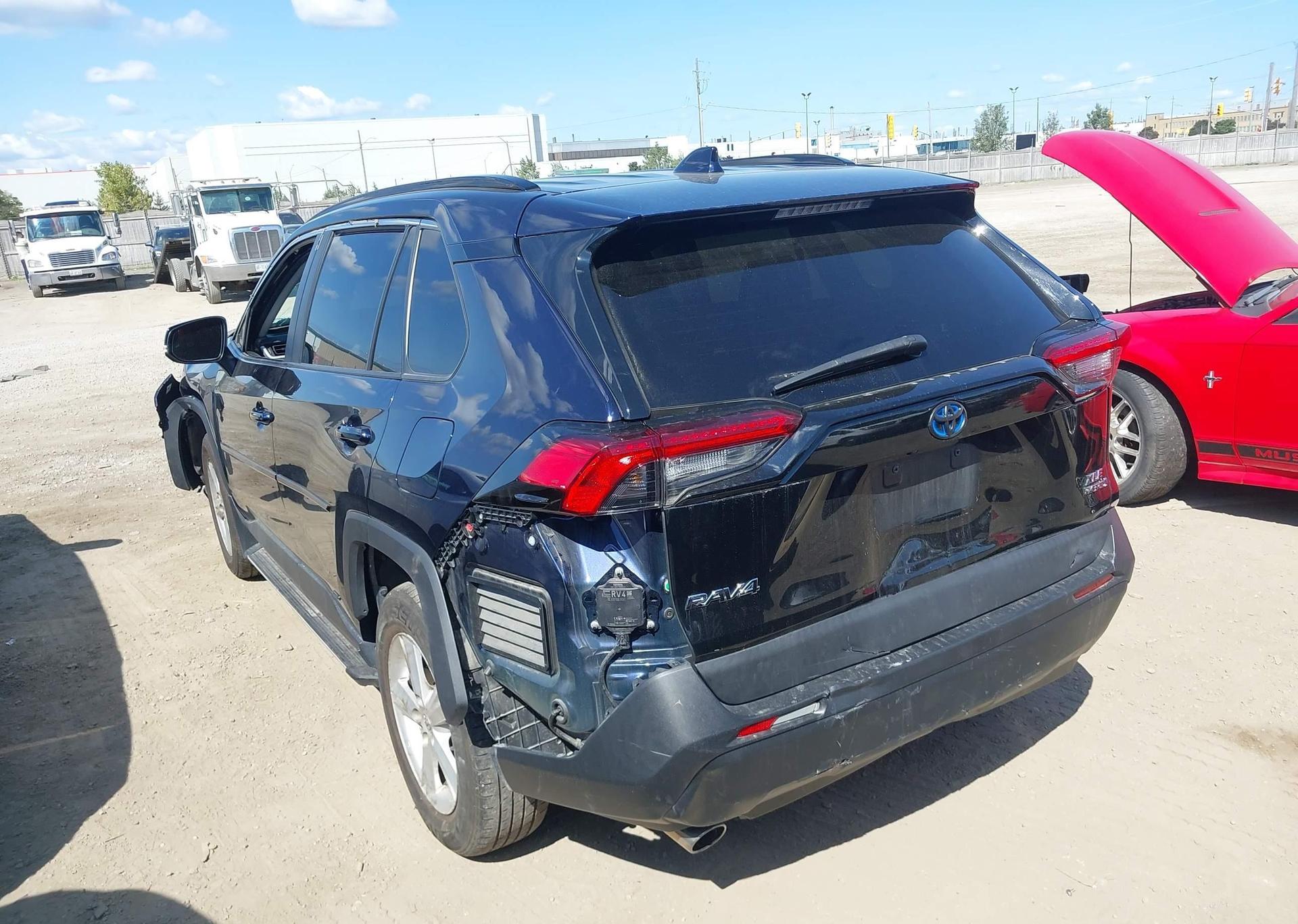2023 TOYOTA RAV4 HYBRID XLE