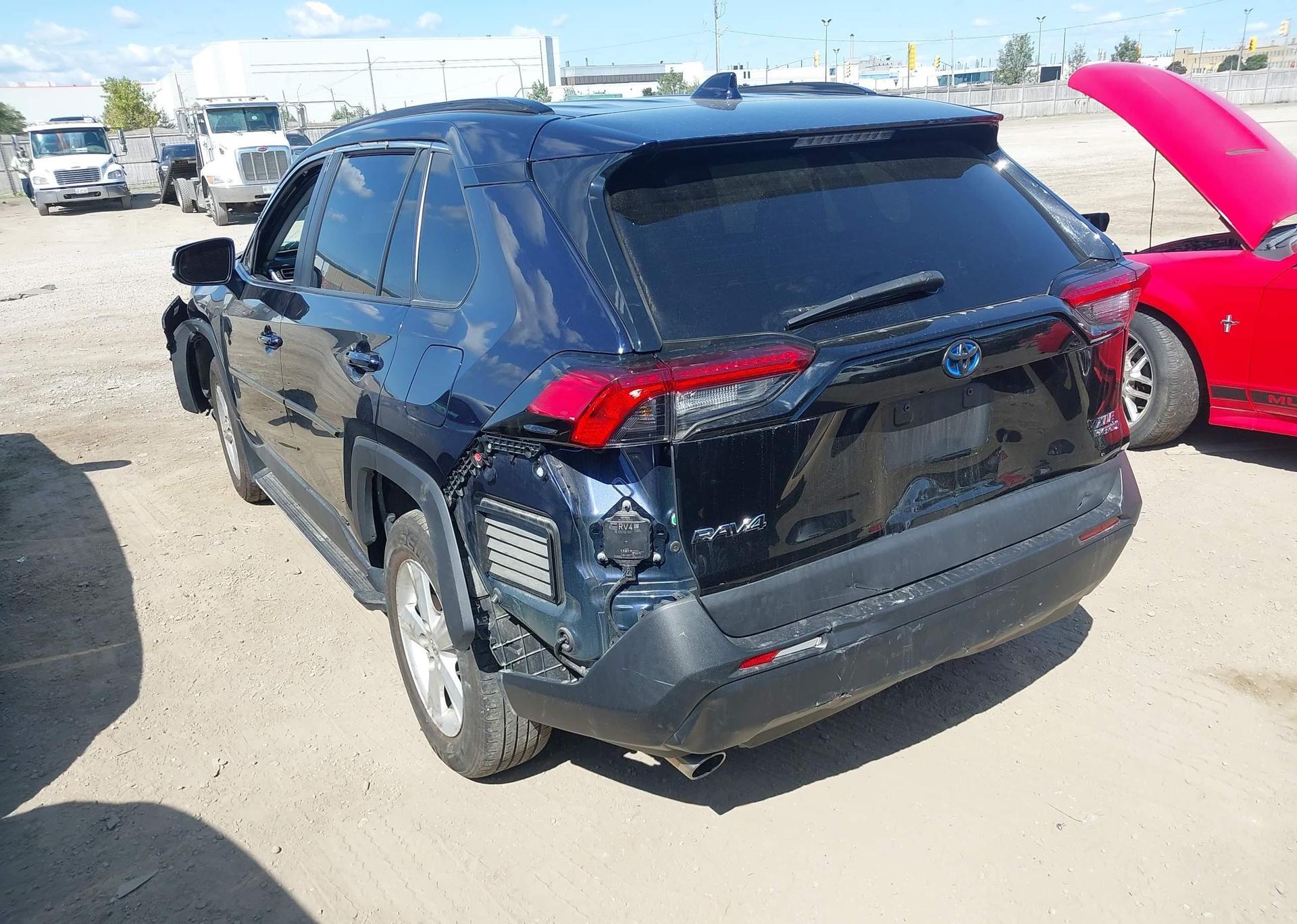2023 TOYOTA RAV4 HYBRID XLE