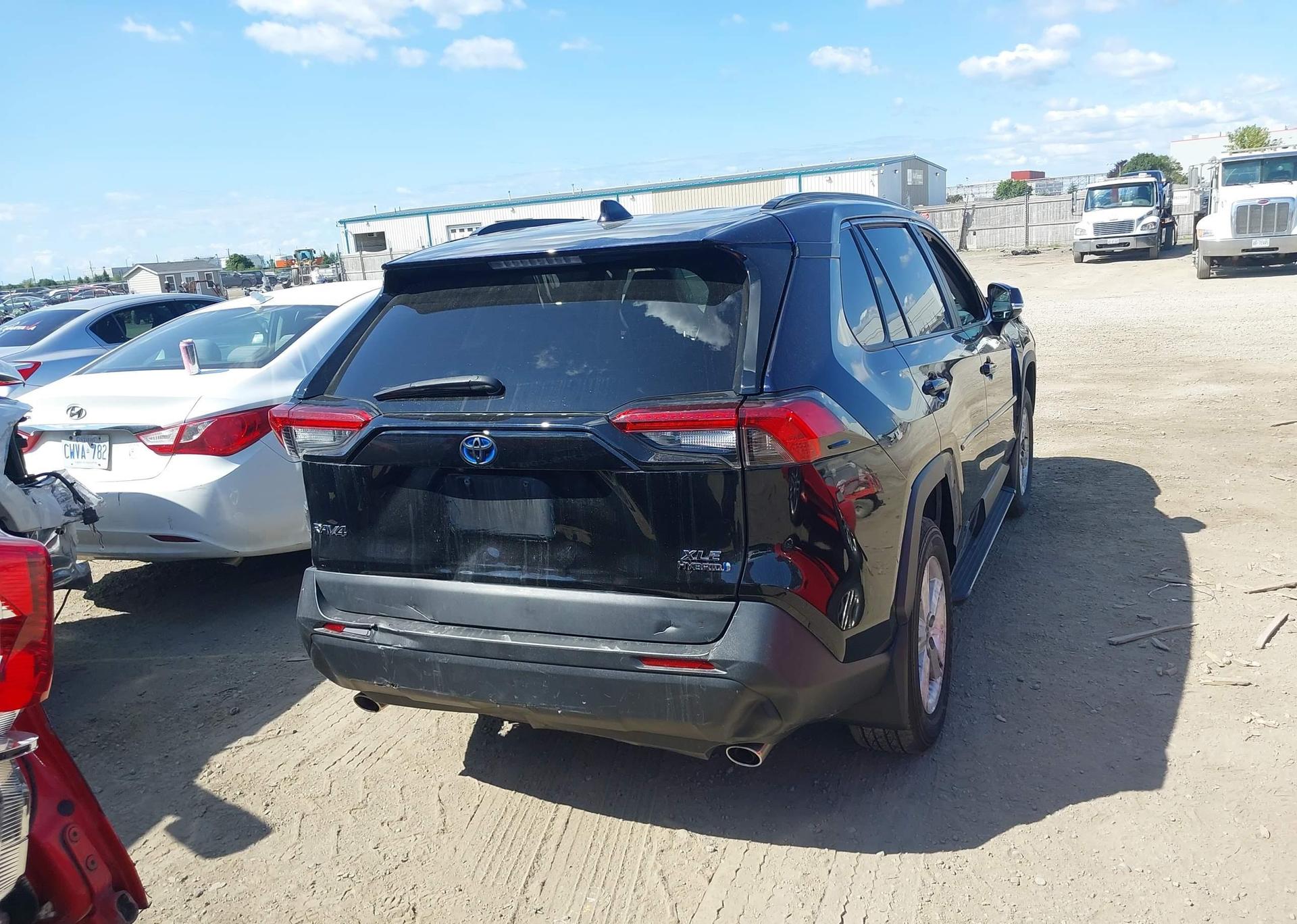 2023 TOYOTA RAV4 HYBRID XLE