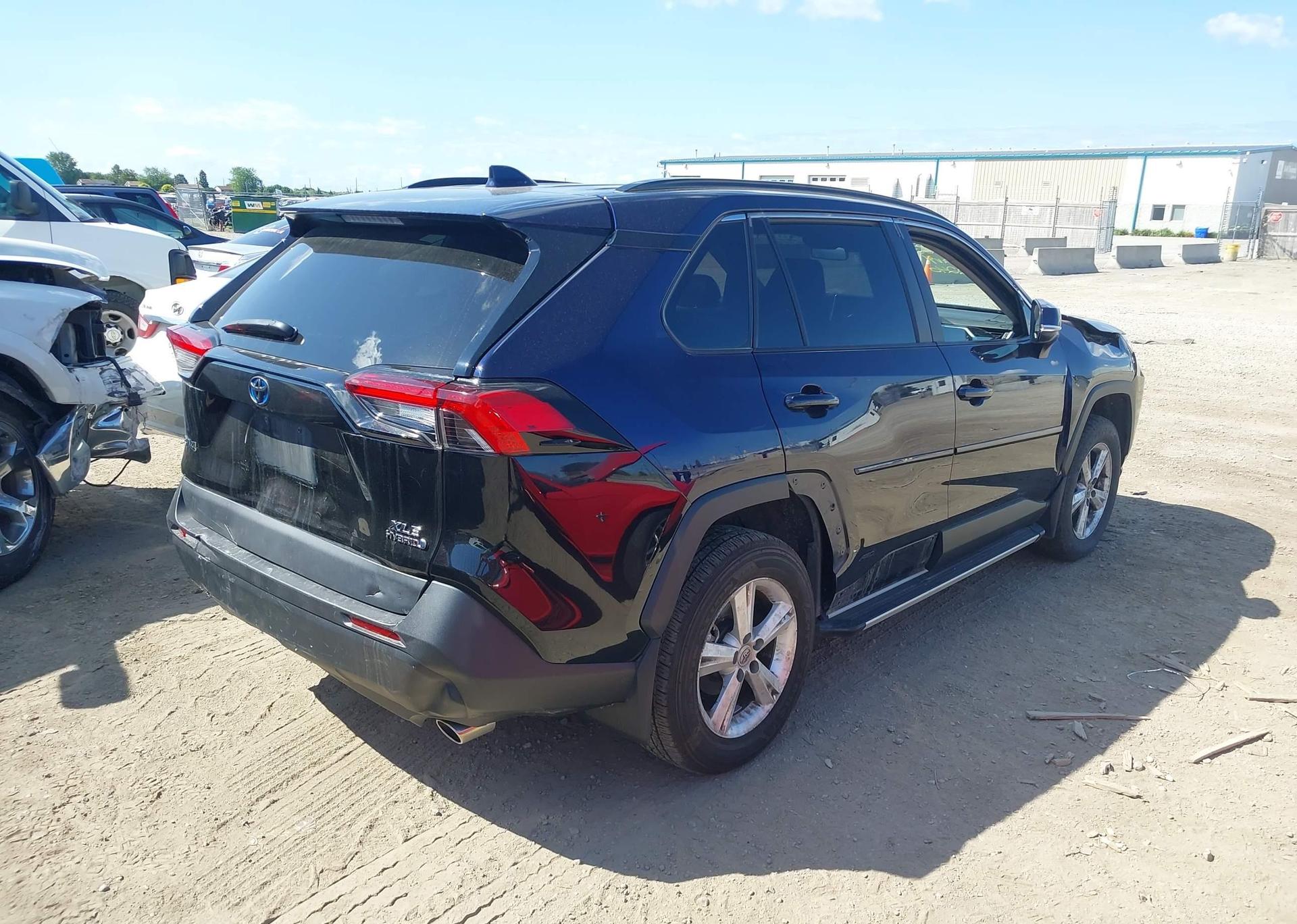 2023 TOYOTA RAV4 HYBRID XLE