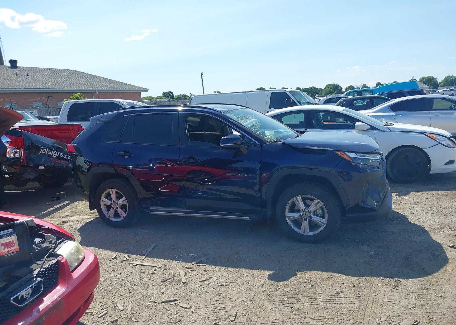2023 TOYOTA RAV4 HYBRID XLE