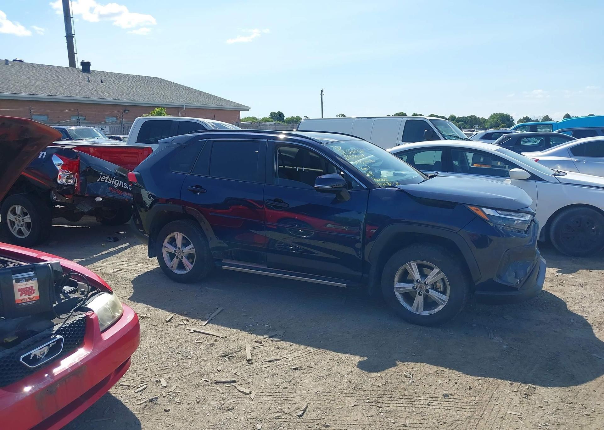2023 TOYOTA RAV4 HYBRID XLE