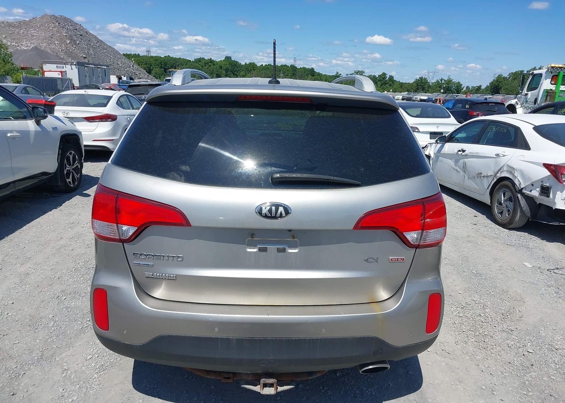 2015 KIA SORENTO LX