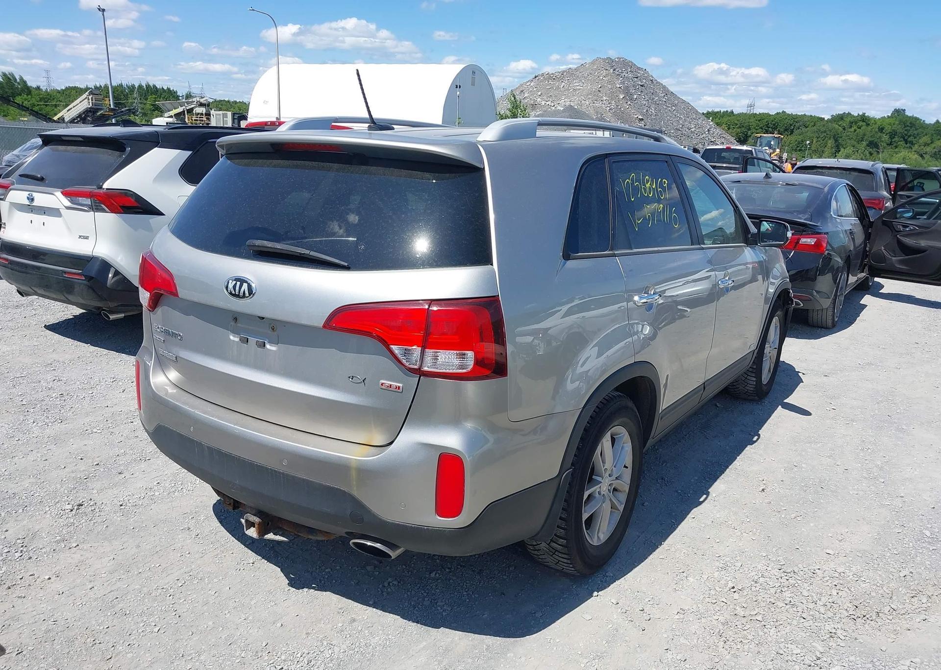 2015 KIA SORENTO LX