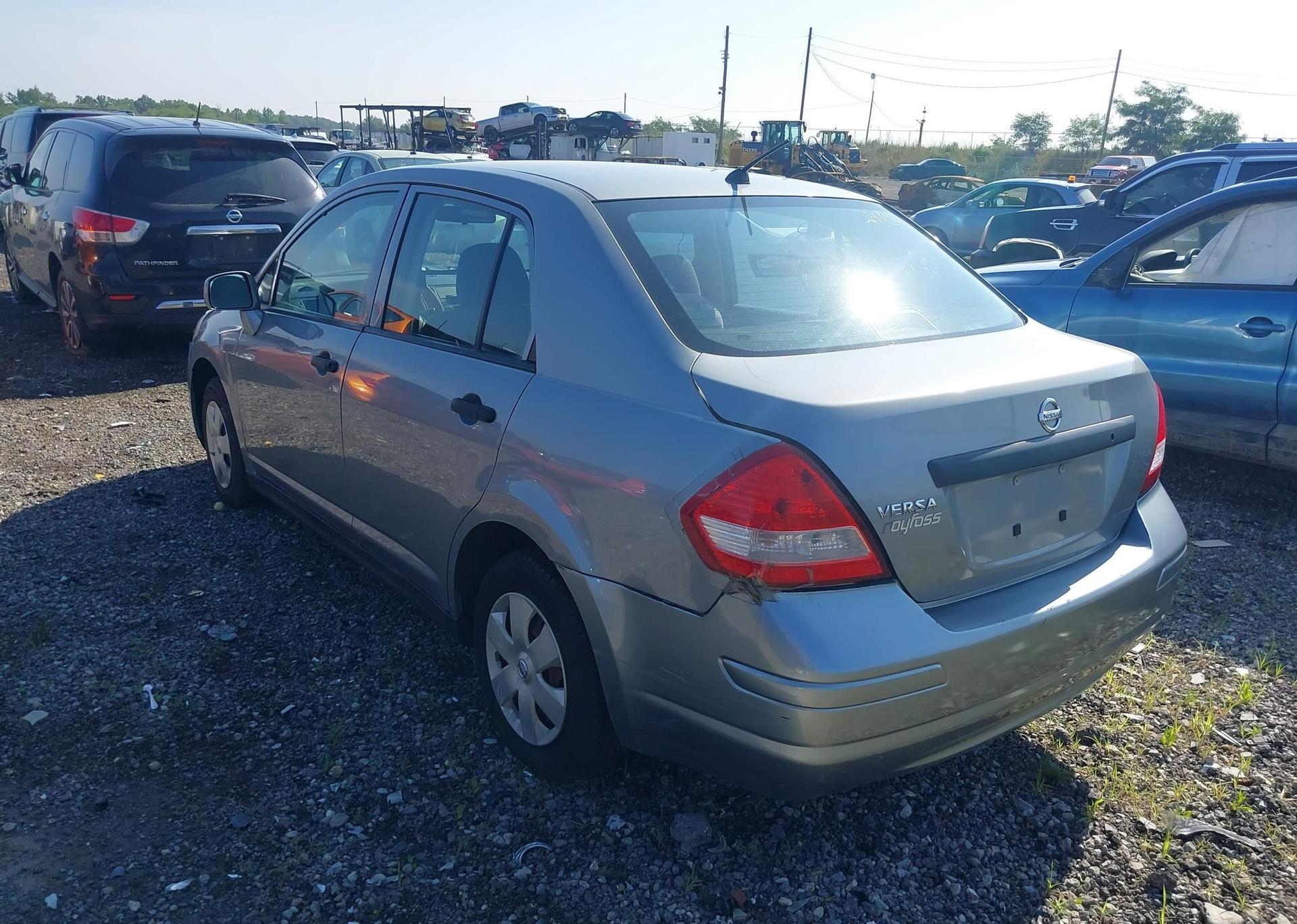 2010 NISSAN VERSA S