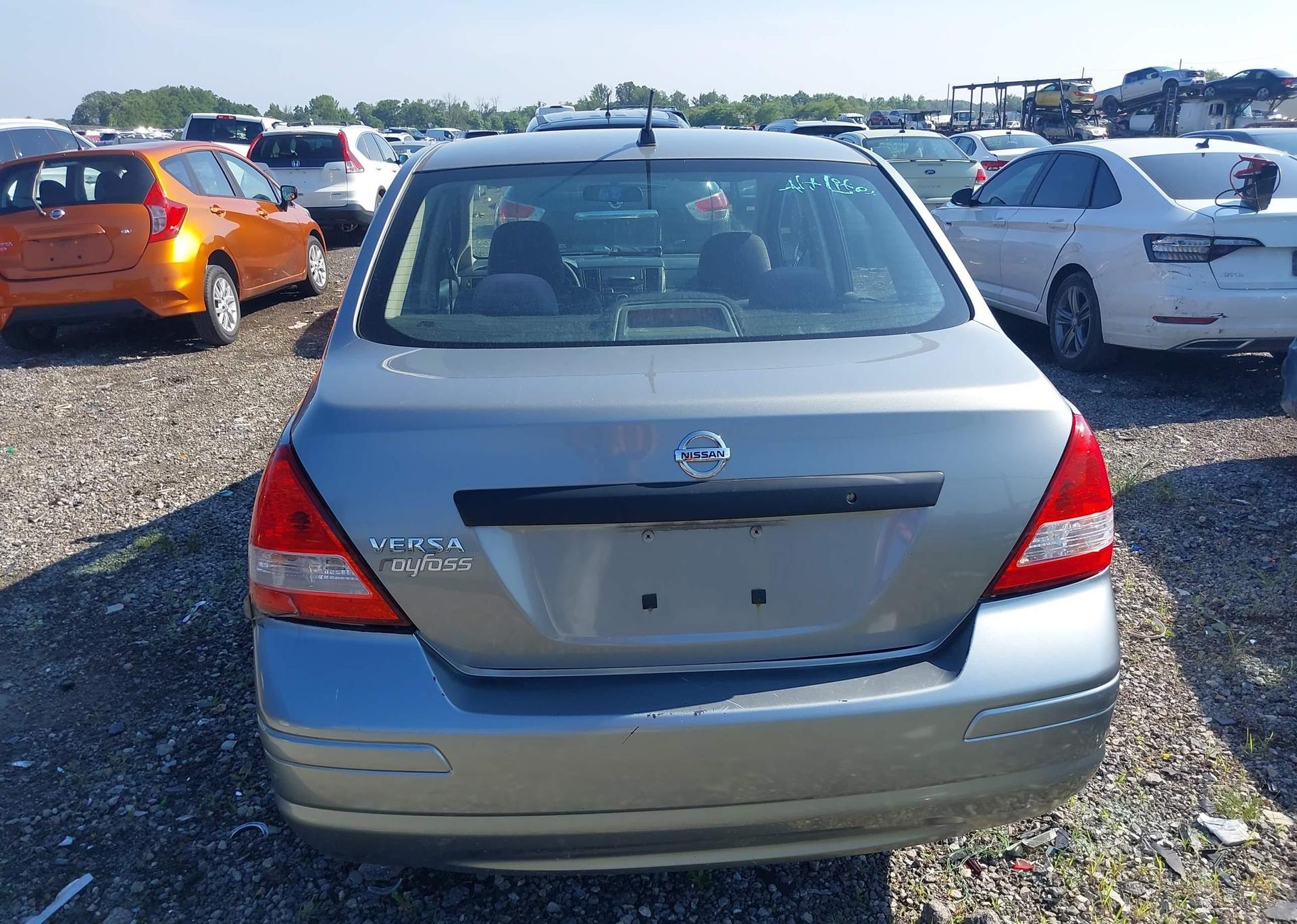 2010 NISSAN VERSA S