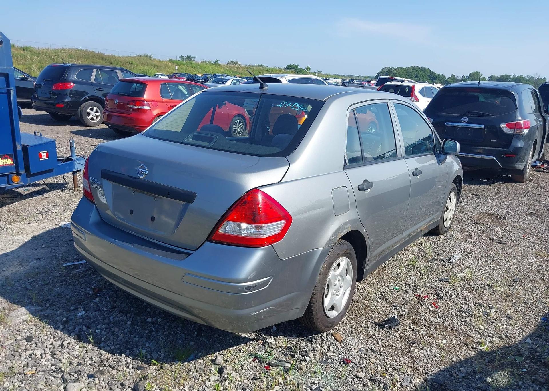 2010 NISSAN VERSA S