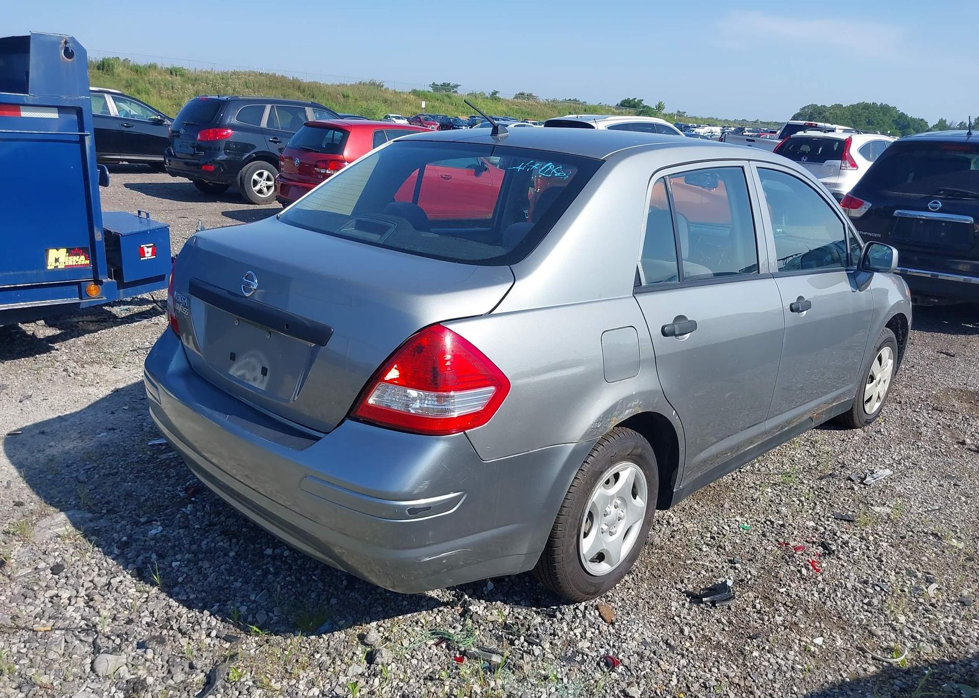 2010 NISSAN VERSA S