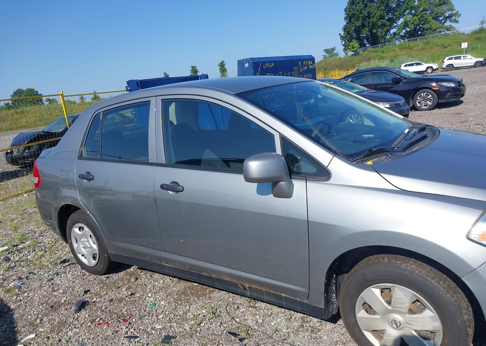 2010 NISSAN VERSA S