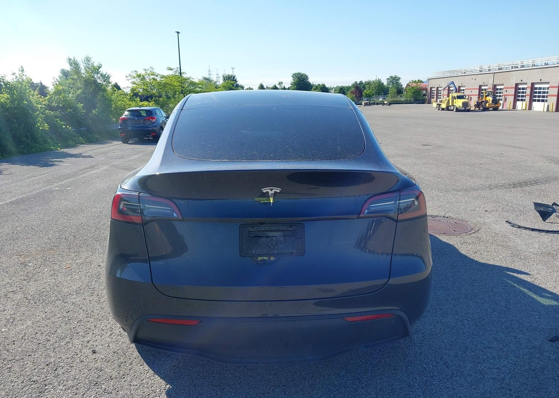 2024 TESLA MODEL Y LONG RANGE