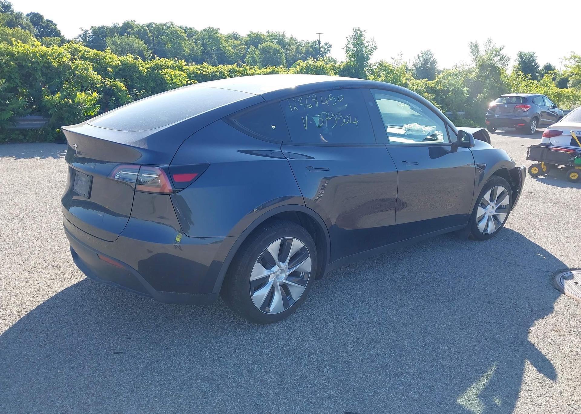 2024 TESLA MODEL Y LONG RANGE