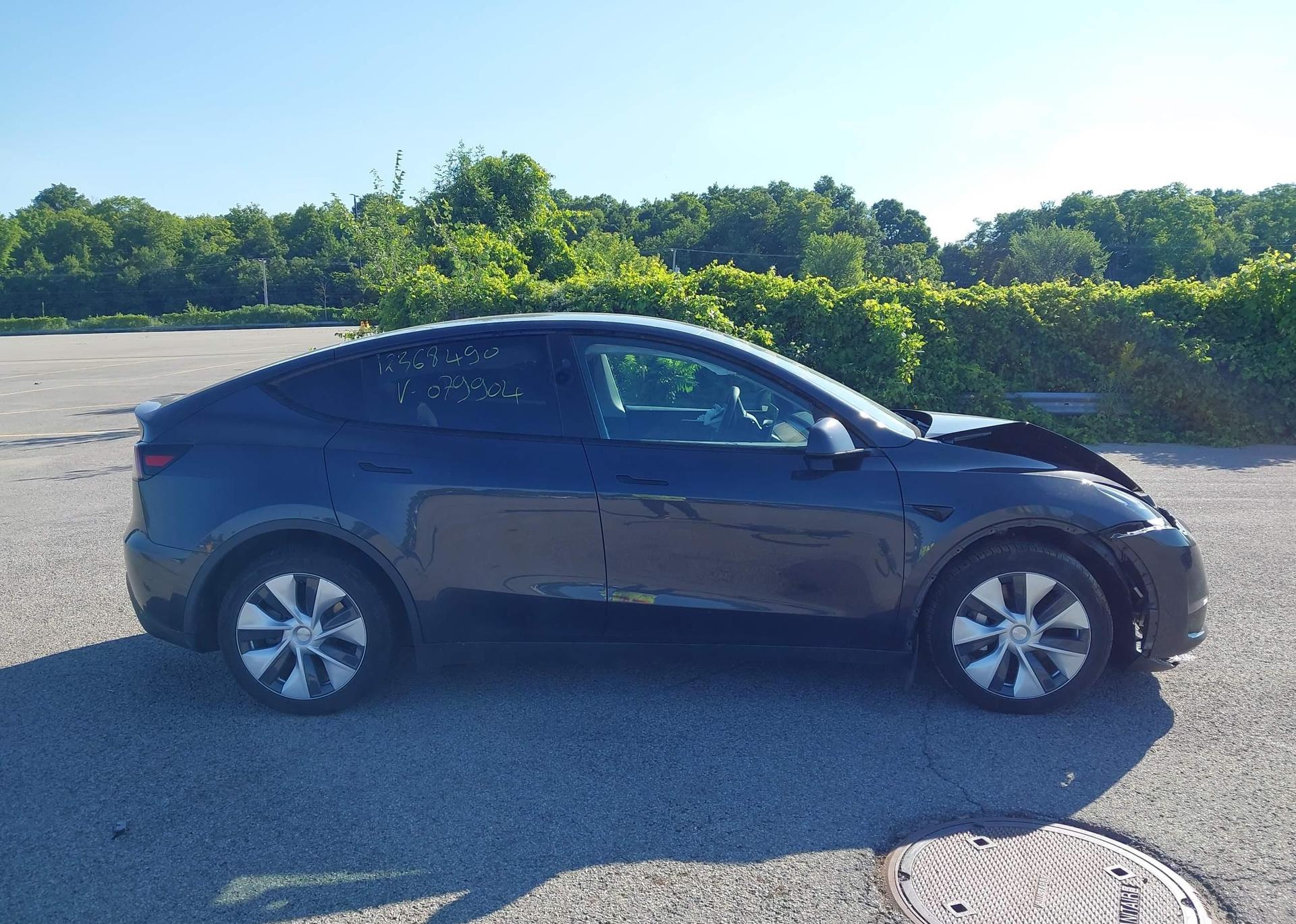 2024 TESLA MODEL Y LONG RANGE