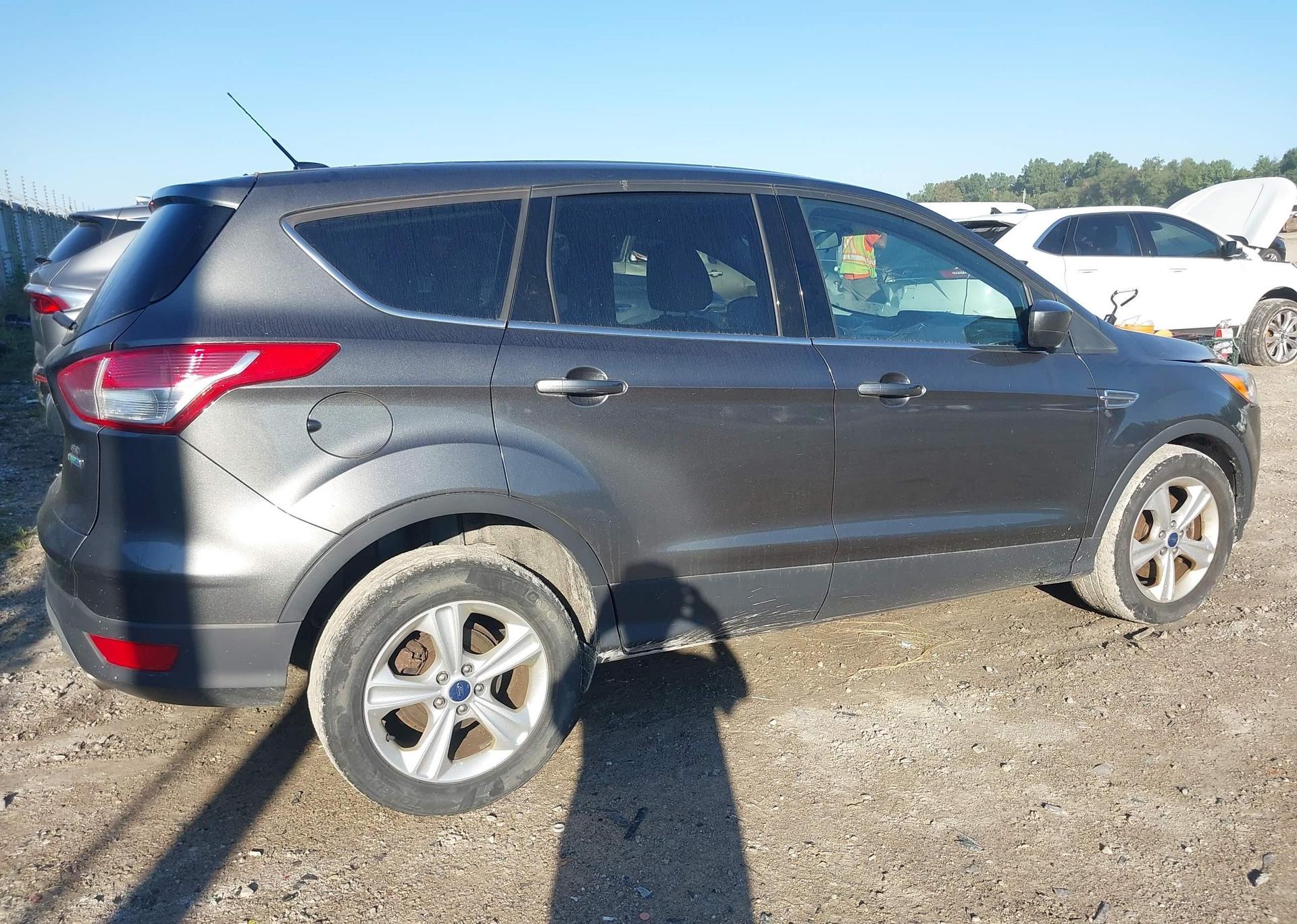 2015 FORD ESCAPE SE