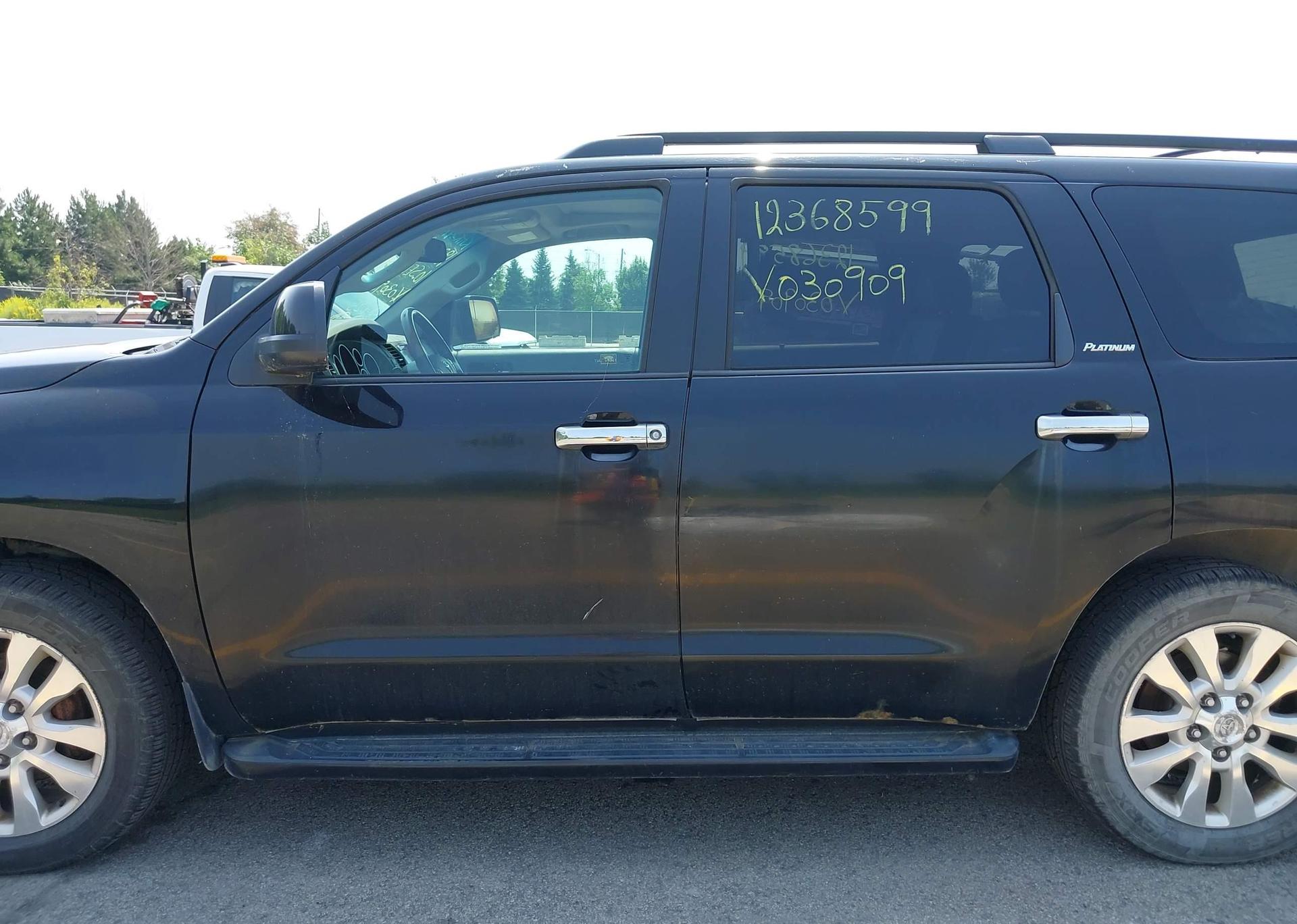 2010 TOYOTA SEQUOIA PLATINUM