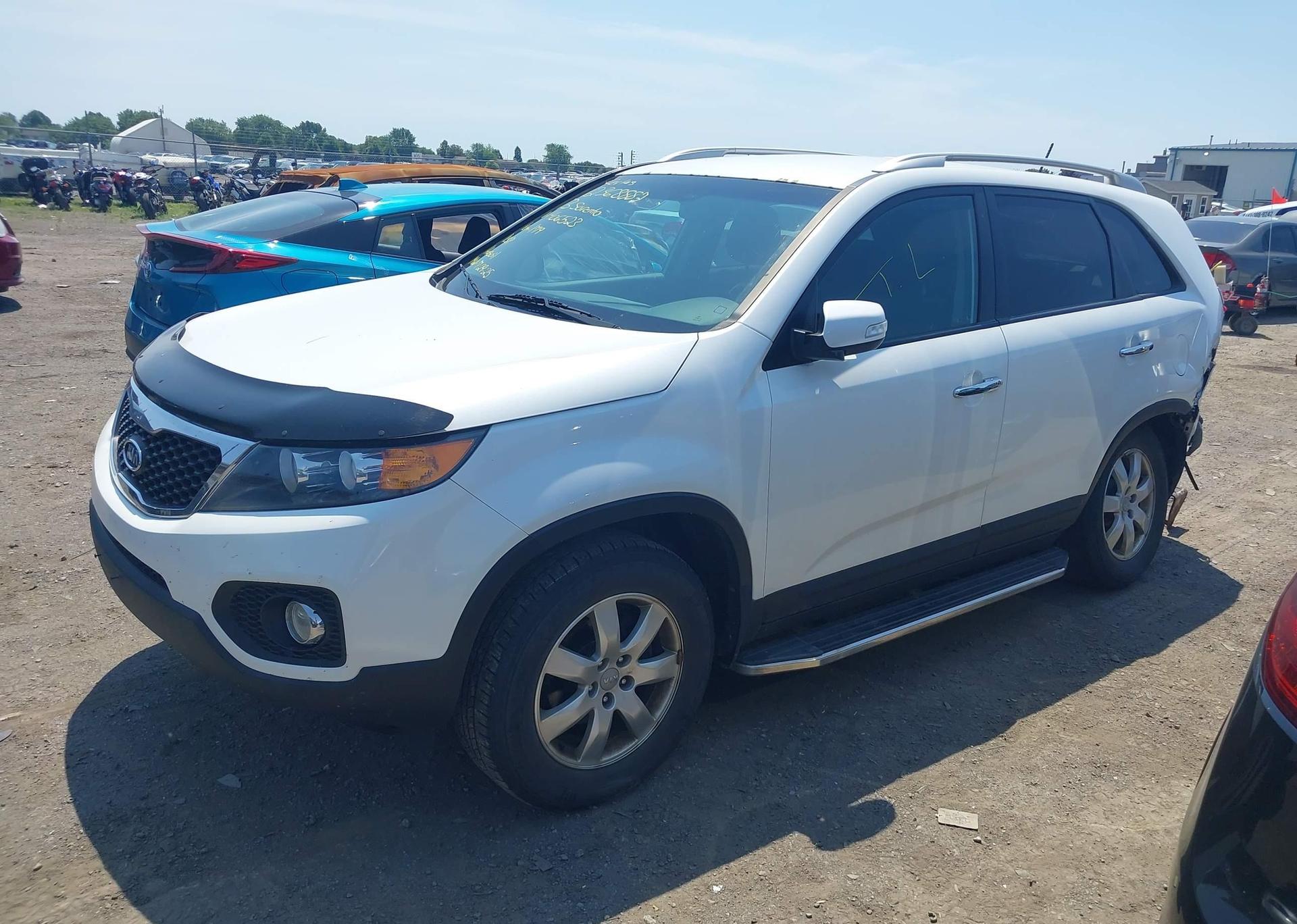 2013 KIA SORENTO LX