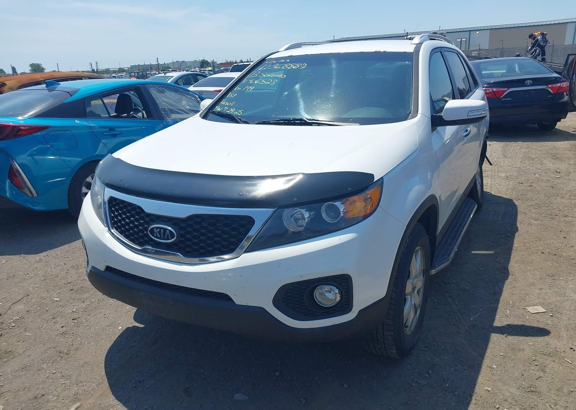 2013 KIA SORENTO LX
