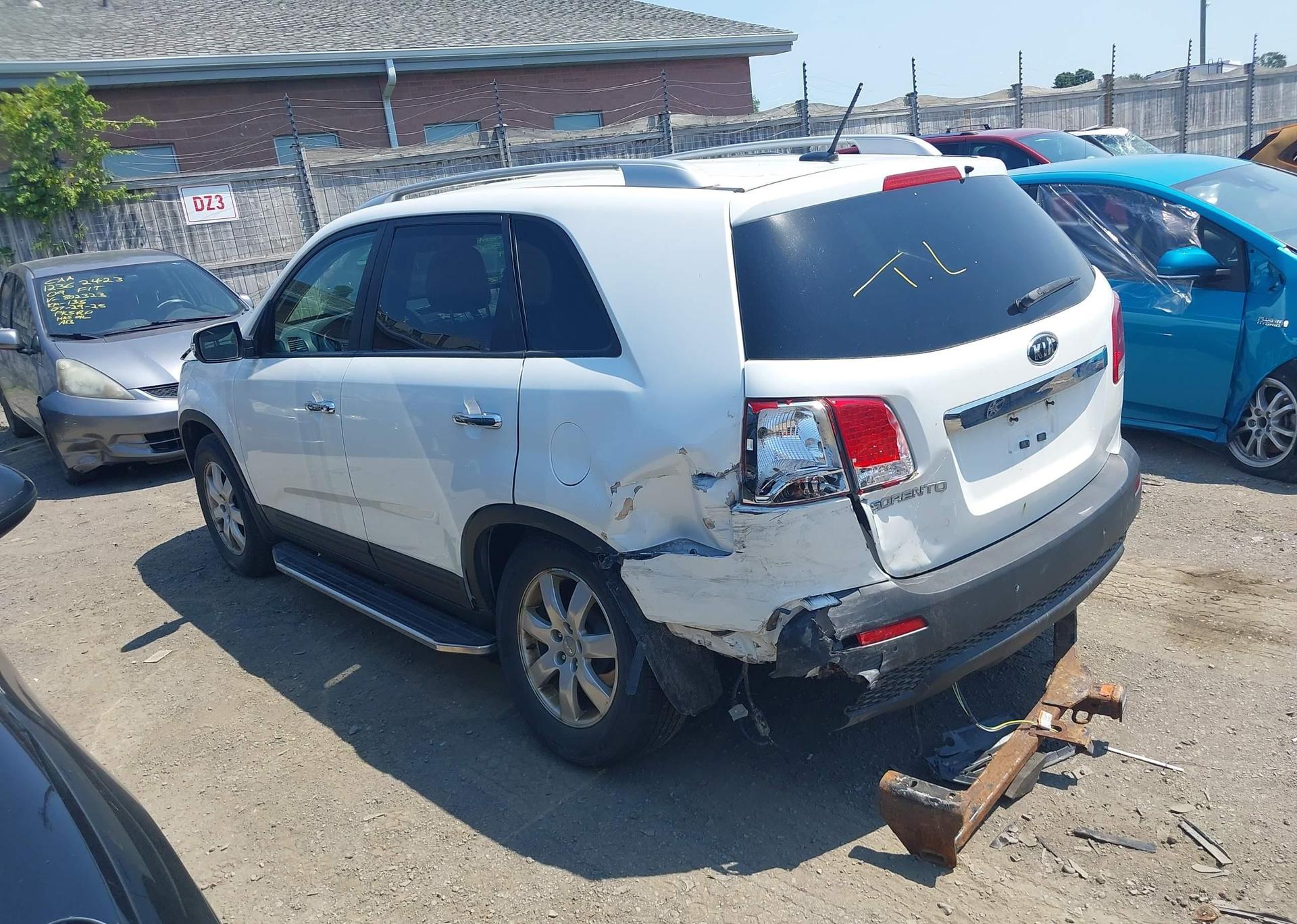 2013 KIA SORENTO LX