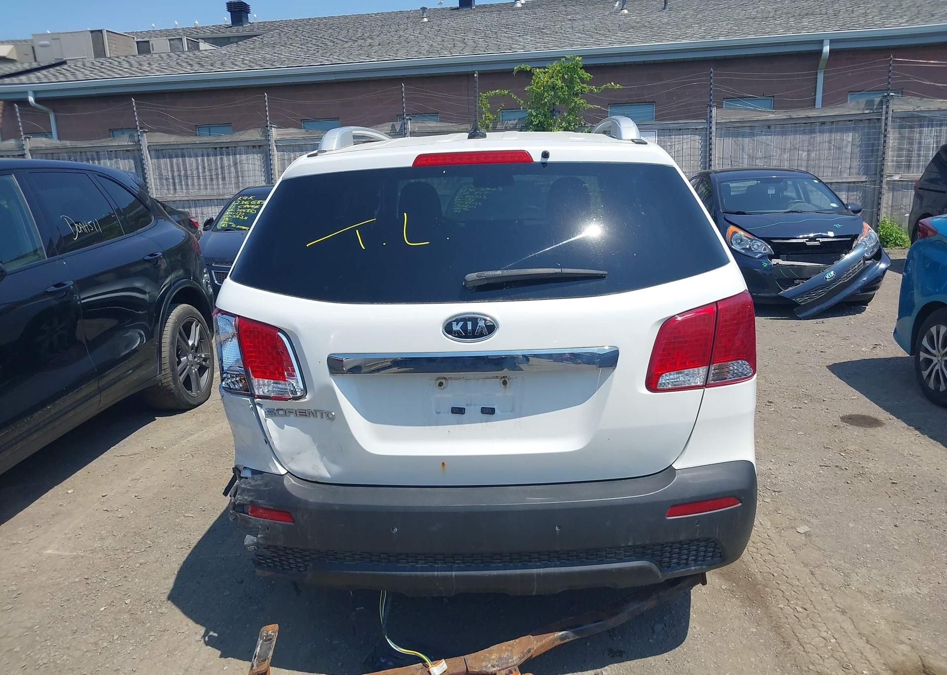 2013 KIA SORENTO LX