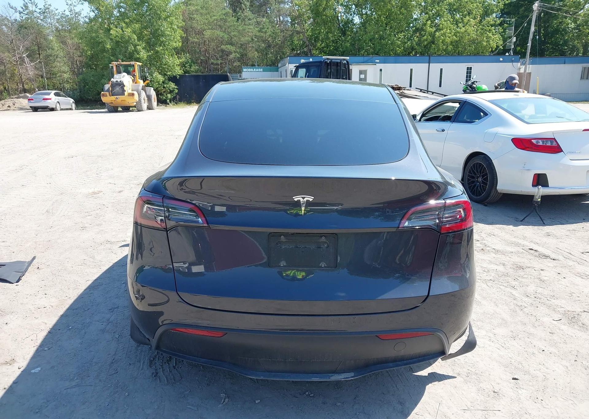 2024 TESLA MODEL Y LONG RANGE