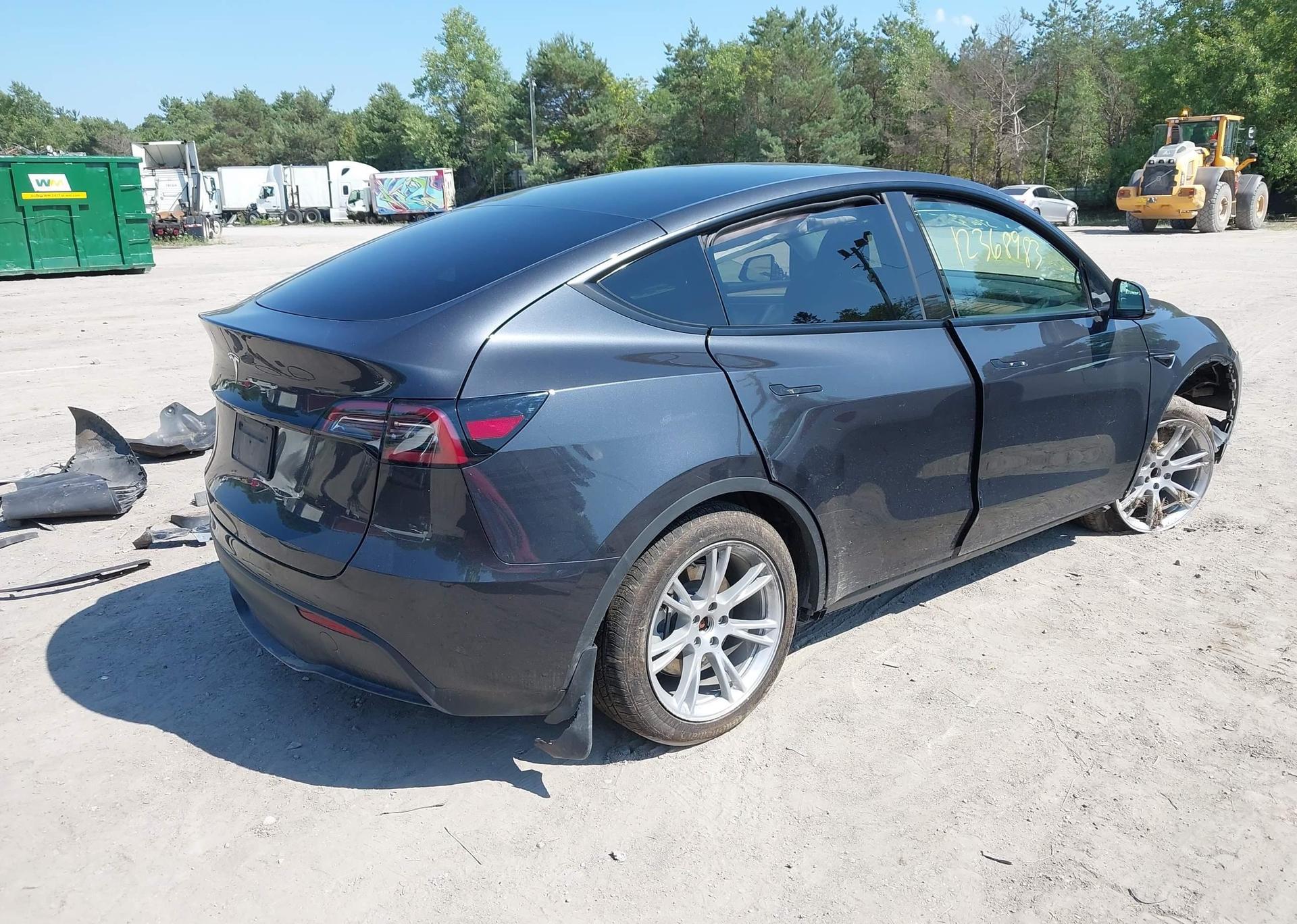2024 TESLA MODEL Y LONG RANGE