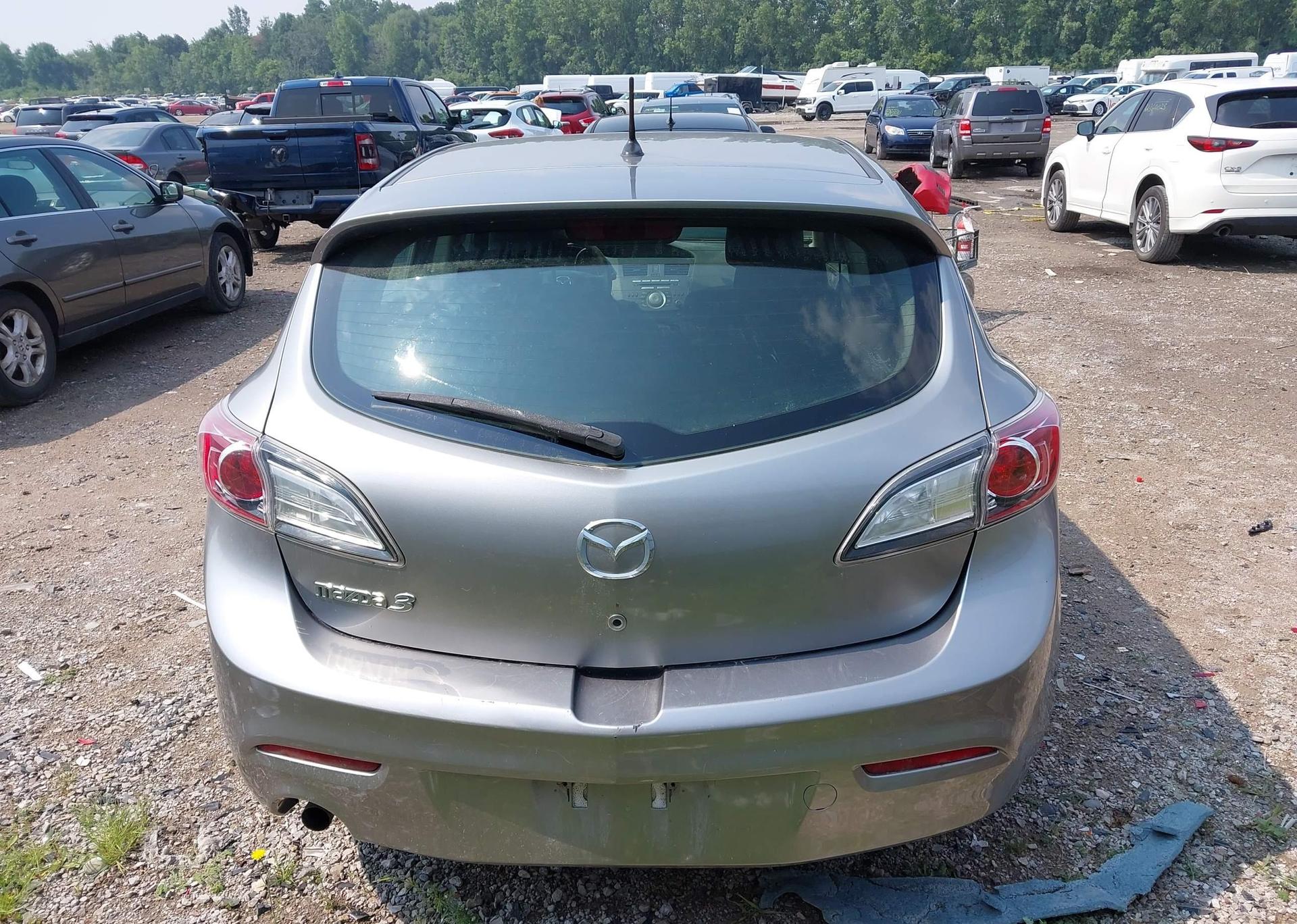 2011 MAZDA 3 I