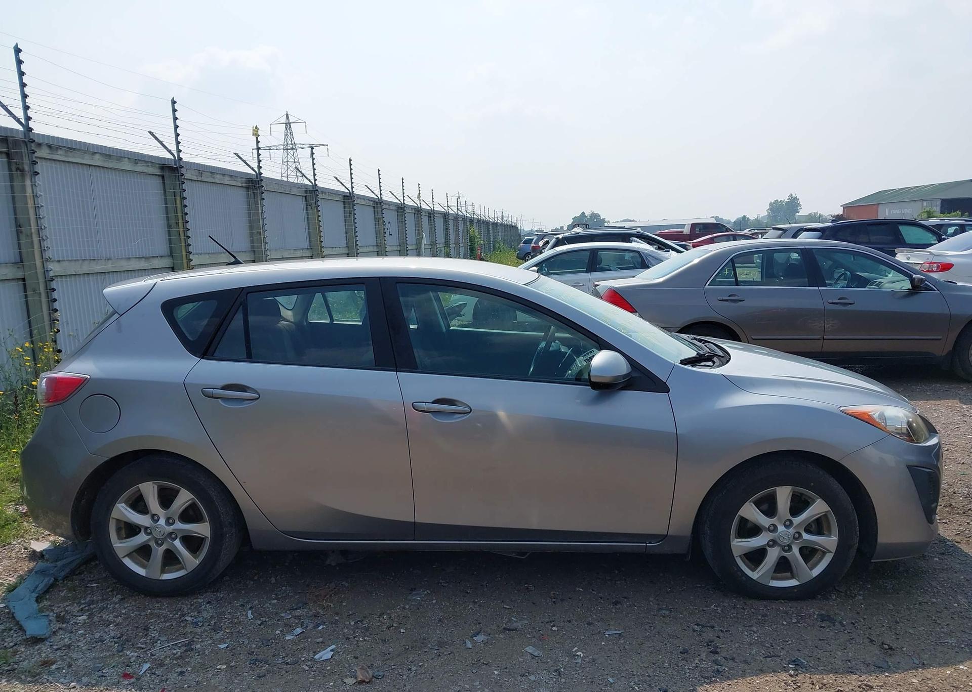 2011 MAZDA 3 I