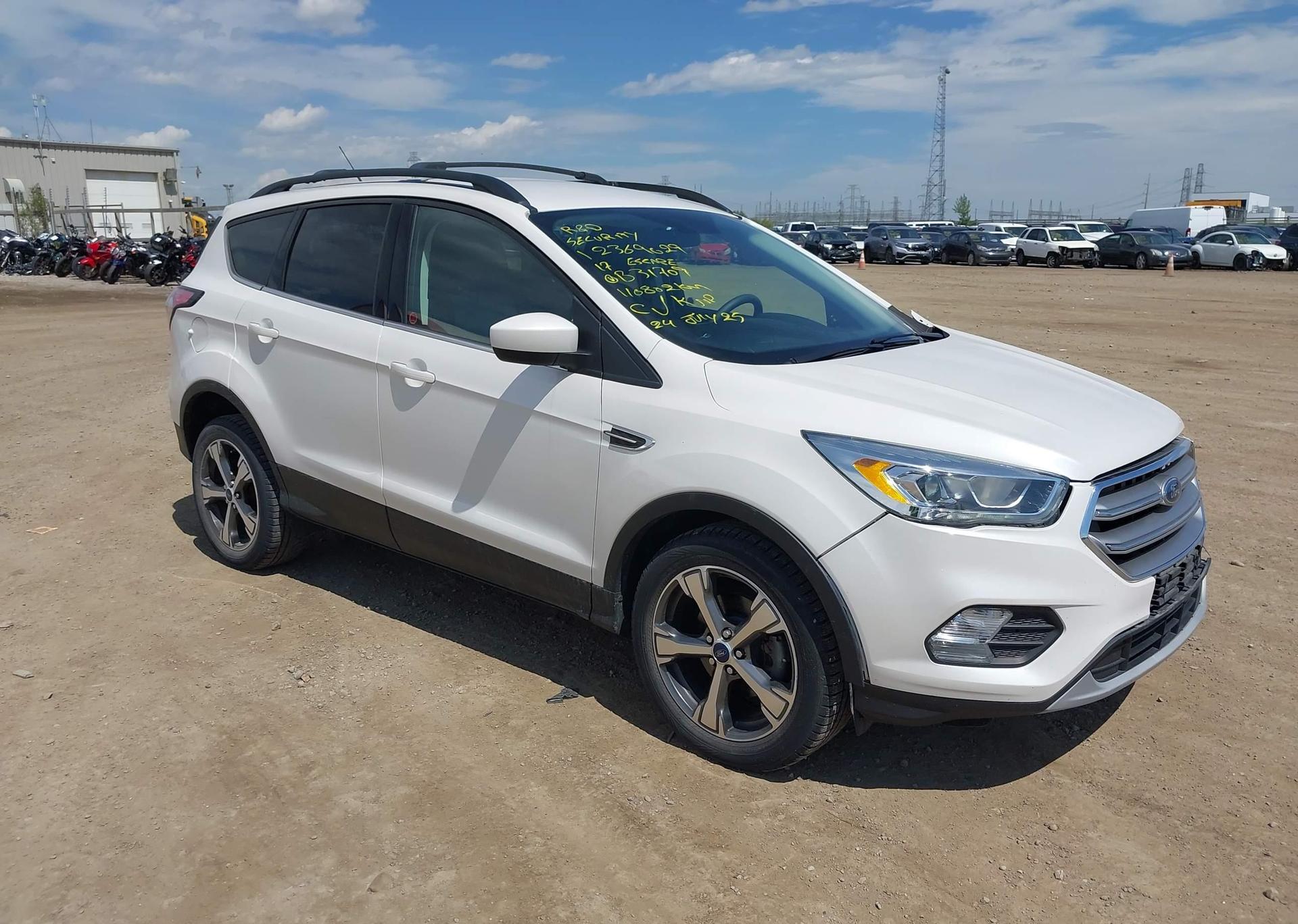 2017 FORD ESCAPE SE