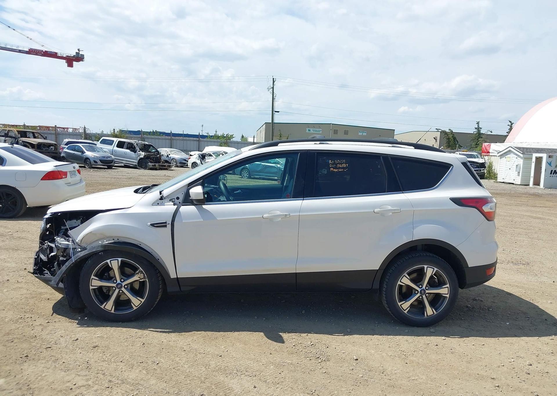 2017 FORD ESCAPE SE