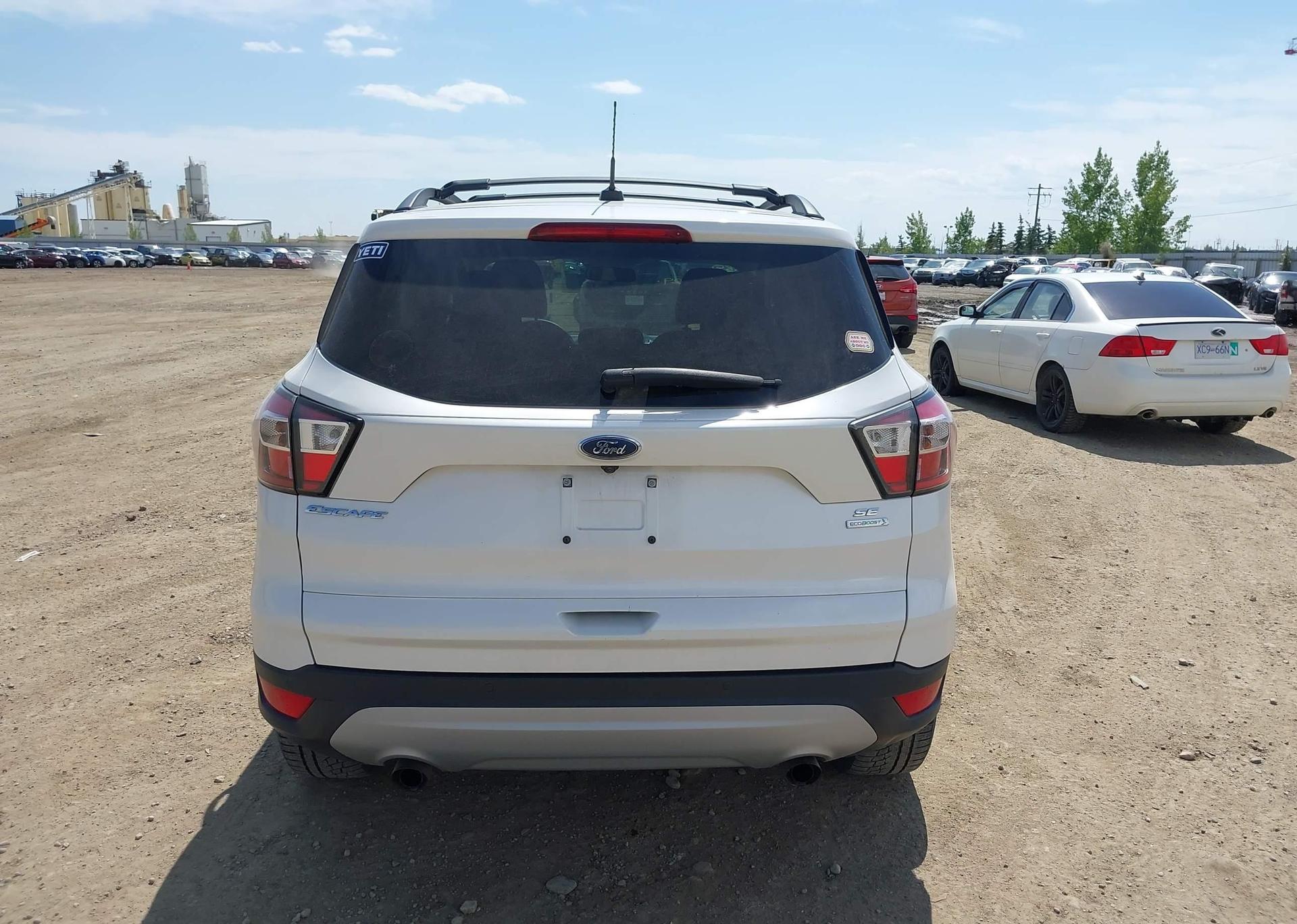 2017 FORD ESCAPE SE