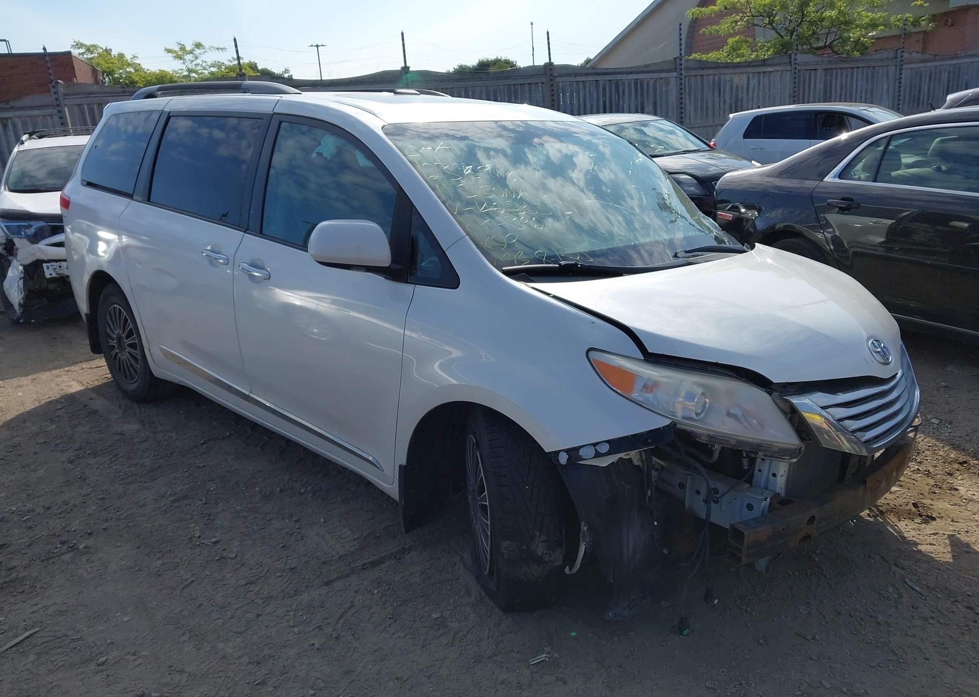2011 TOYOTA SIENNA XLE