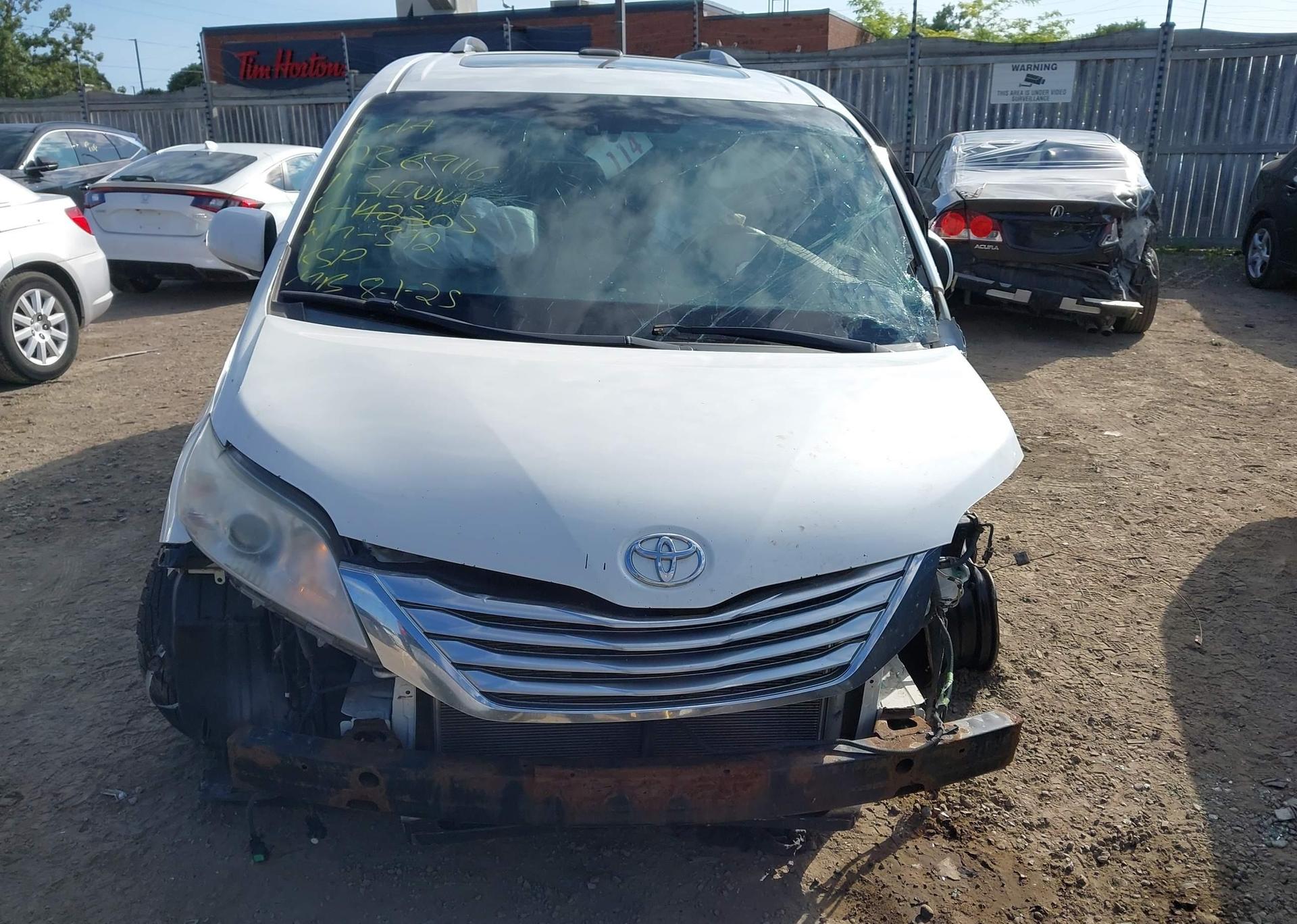 2011 TOYOTA SIENNA XLE