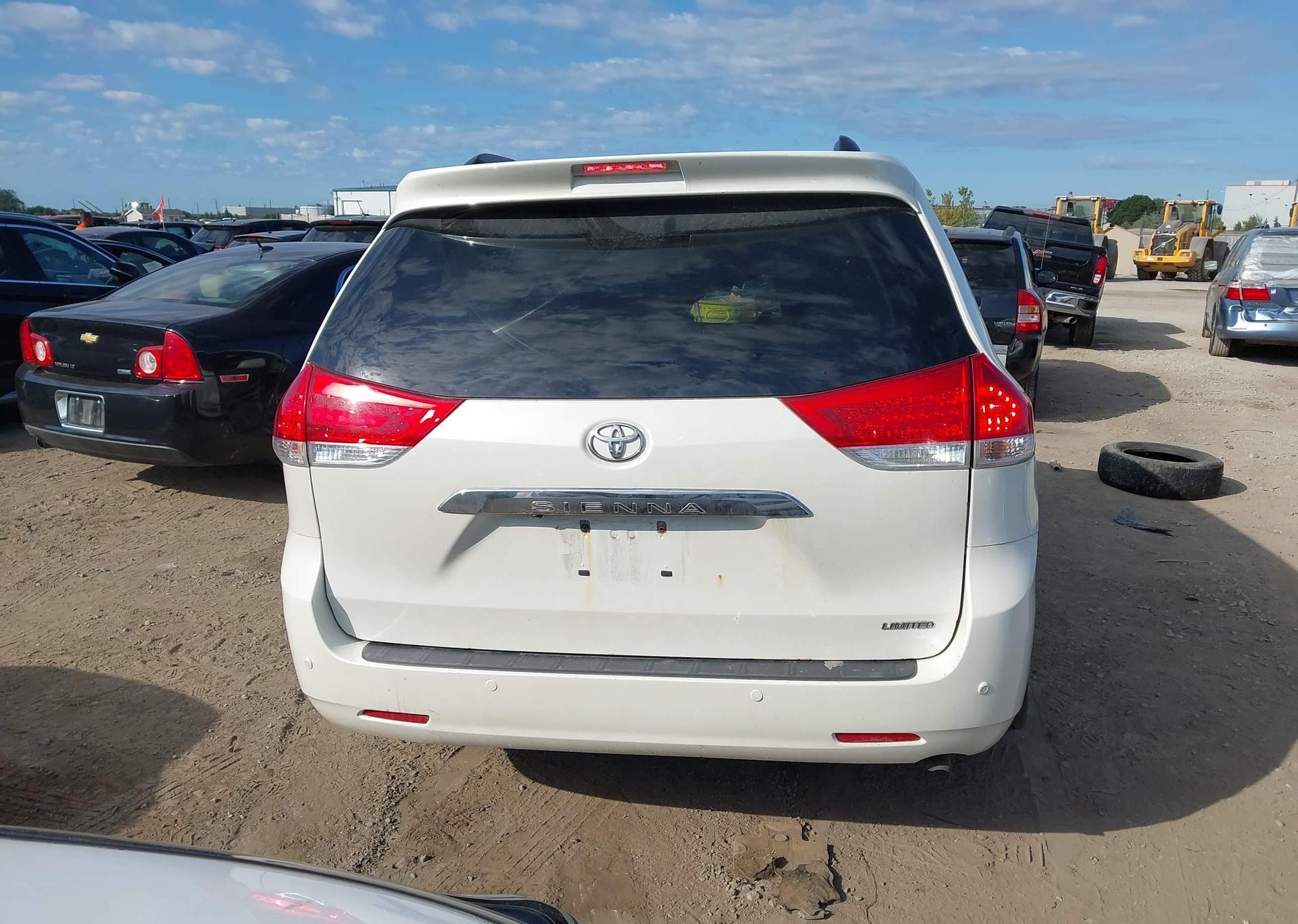 2011 TOYOTA SIENNA XLE