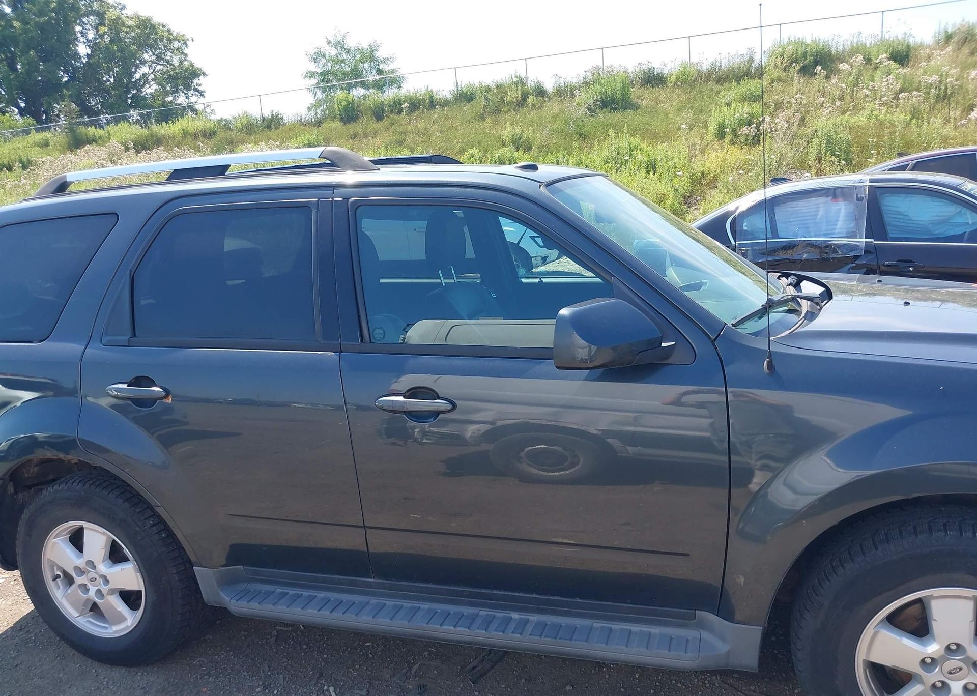 2009 FORD ESCAPE LIMITED