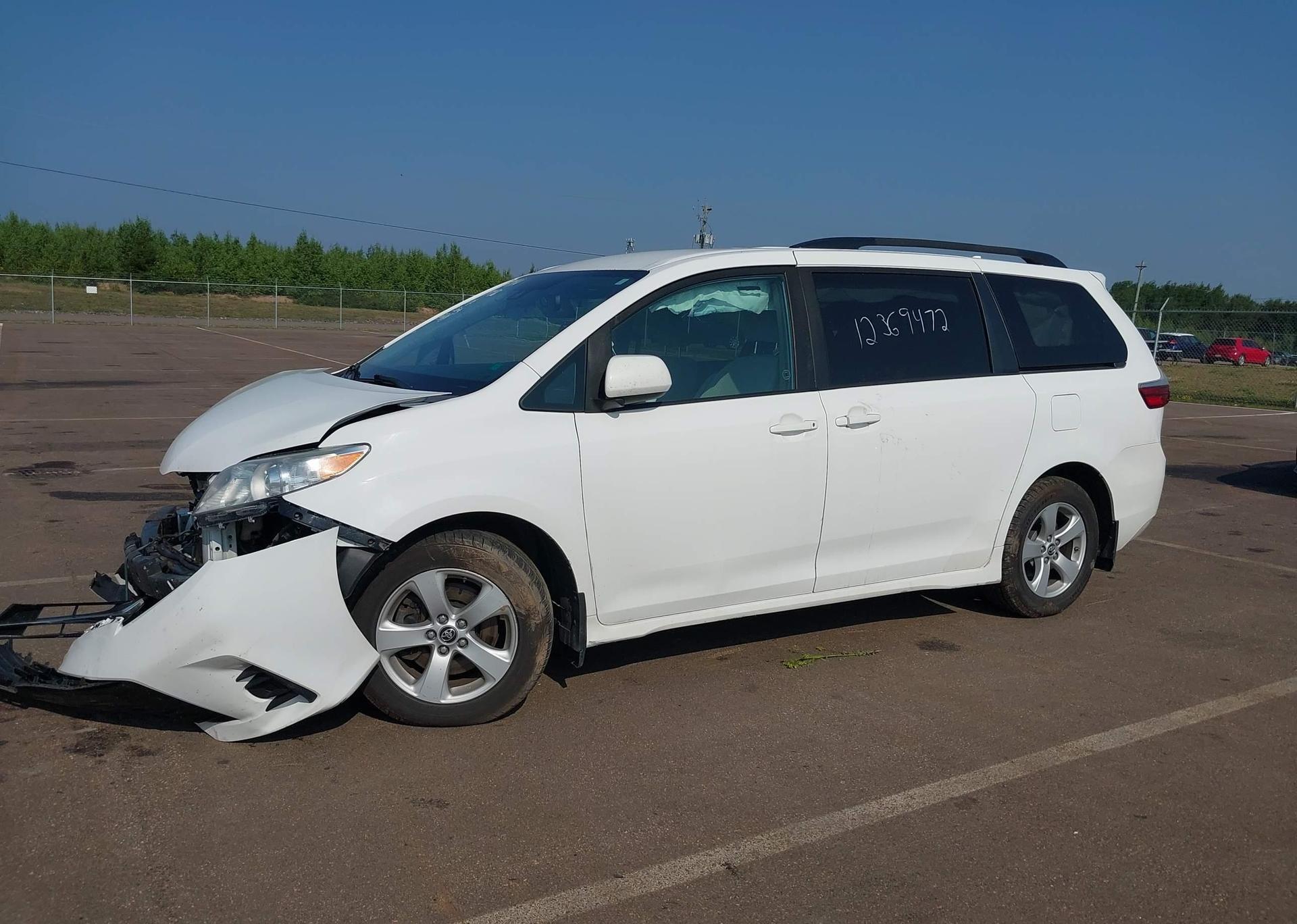 2019 TOYOTA SIENNA LE 8-PASSENGER