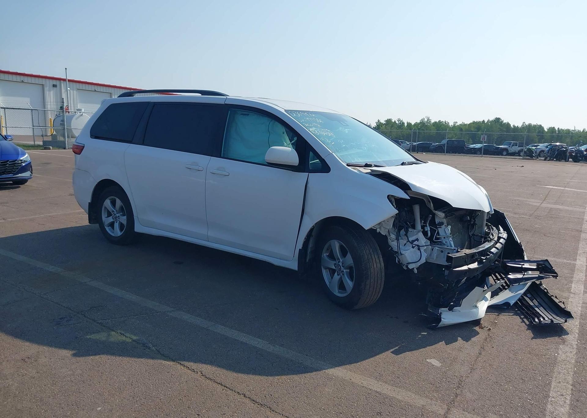 2019 TOYOTA SIENNA LE 8-PASSENGER