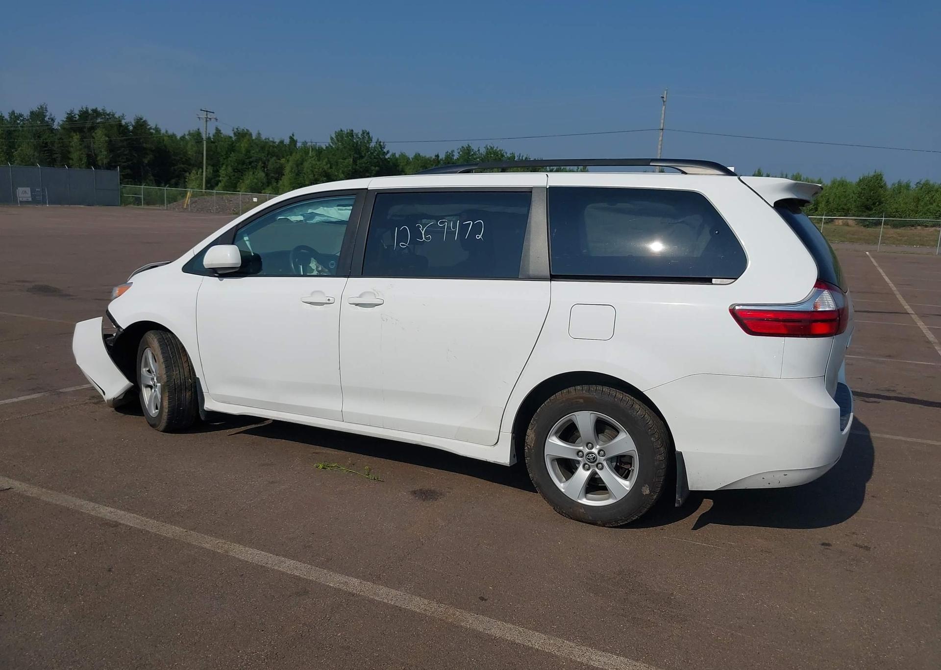 2019 TOYOTA SIENNA LE 8-PASSENGER