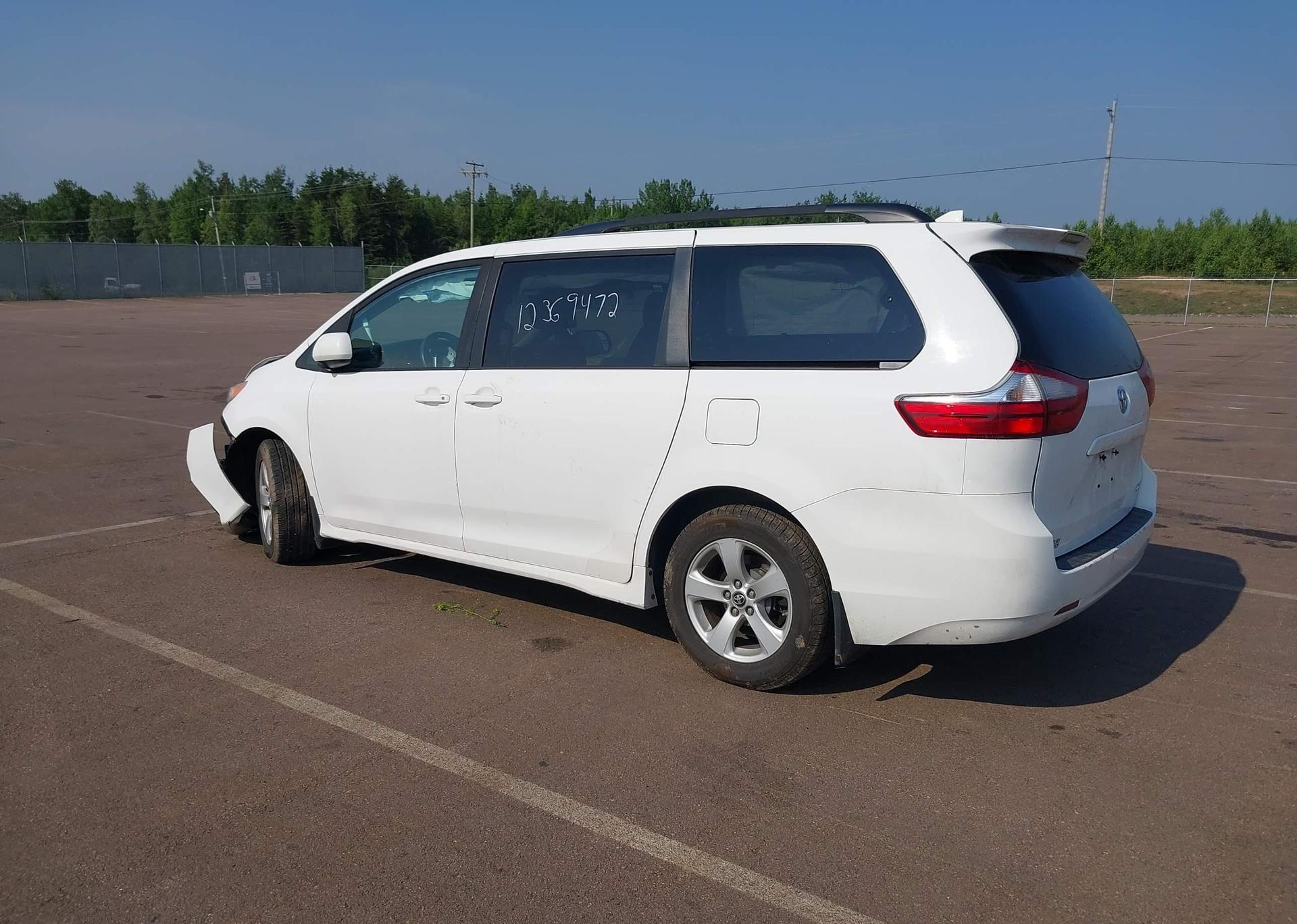 2019 TOYOTA SIENNA LE 8-PASSENGER
